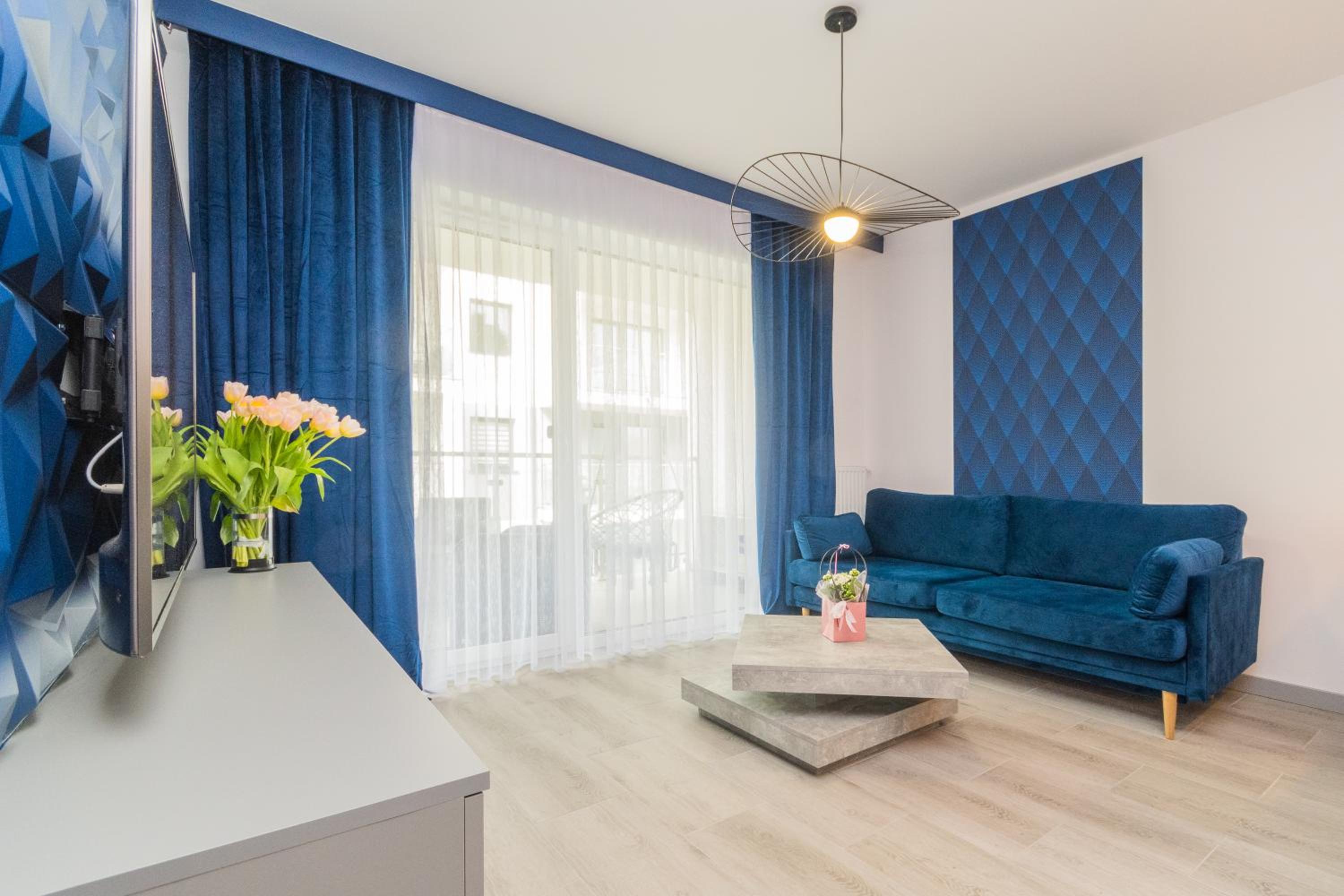 Apartment with Balcony - Photo 6