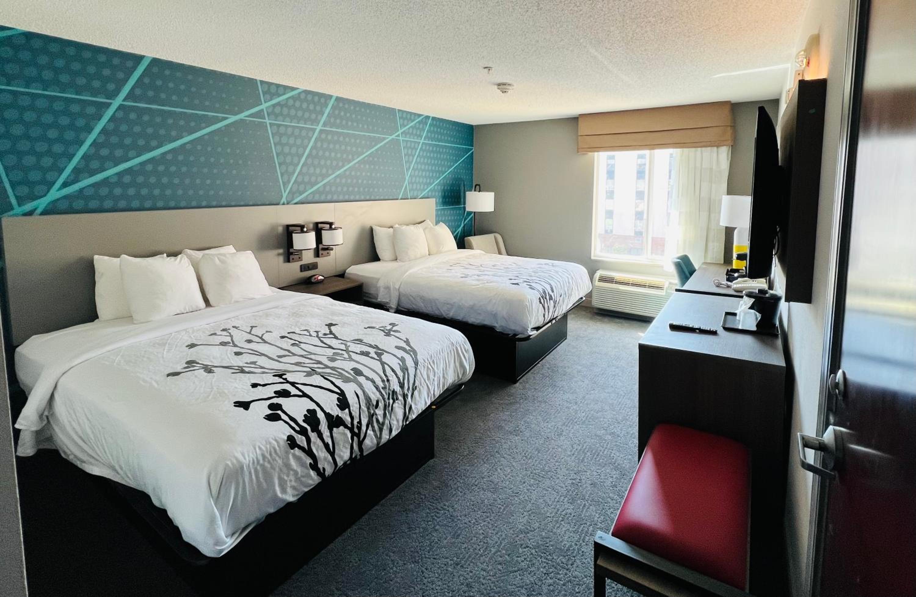 Queen Room with Two Queen Beds - Non Smoking - Photo 1