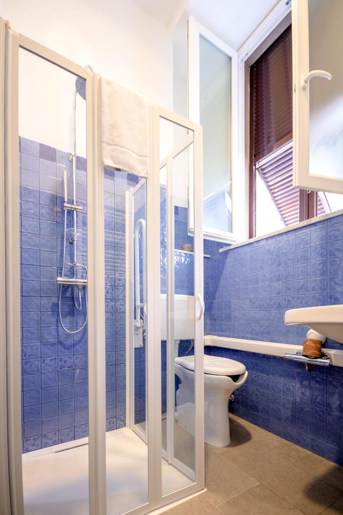 Double or Twin Room - Photo 10