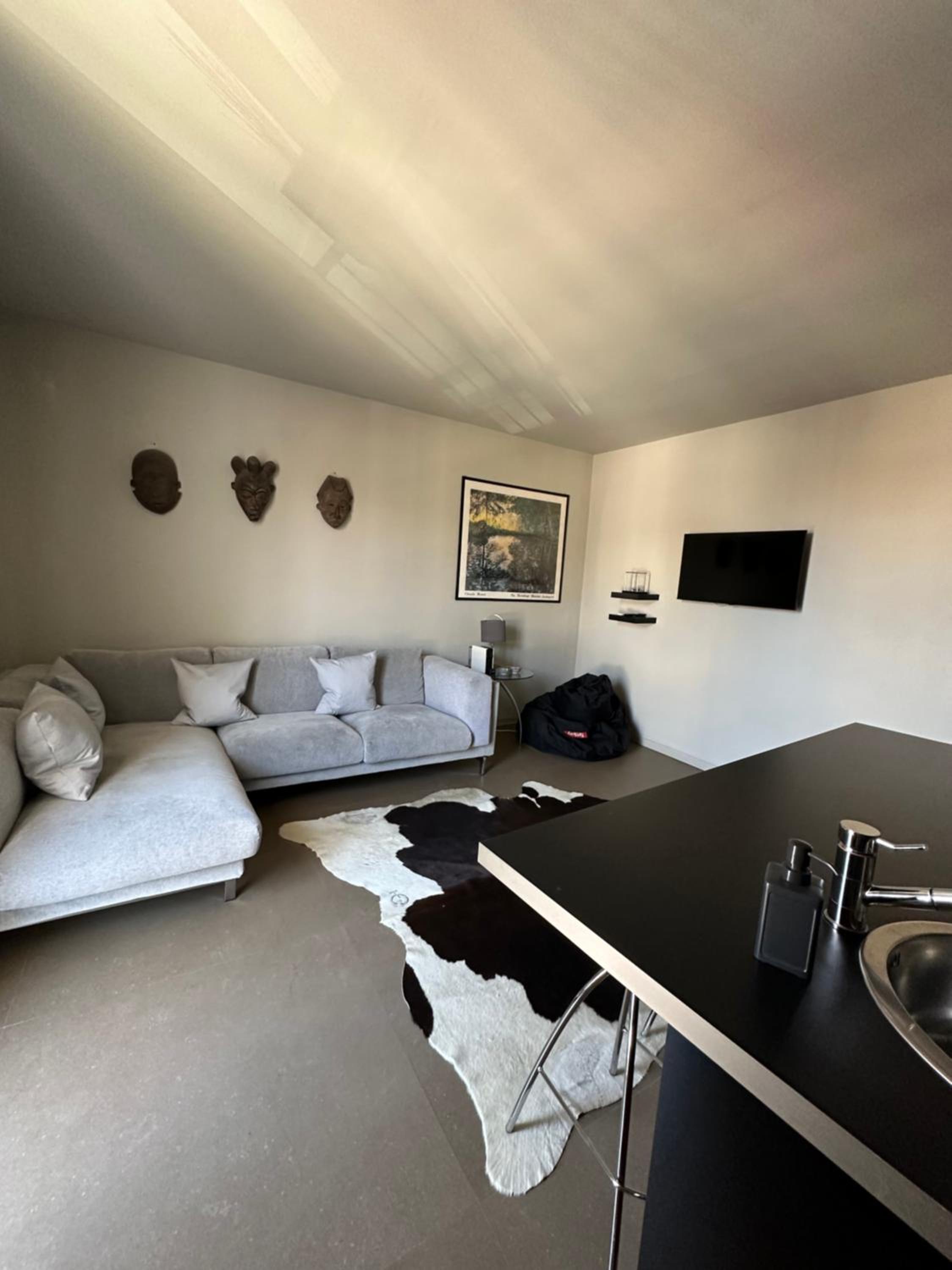One-Bedroom Apartment photo 1