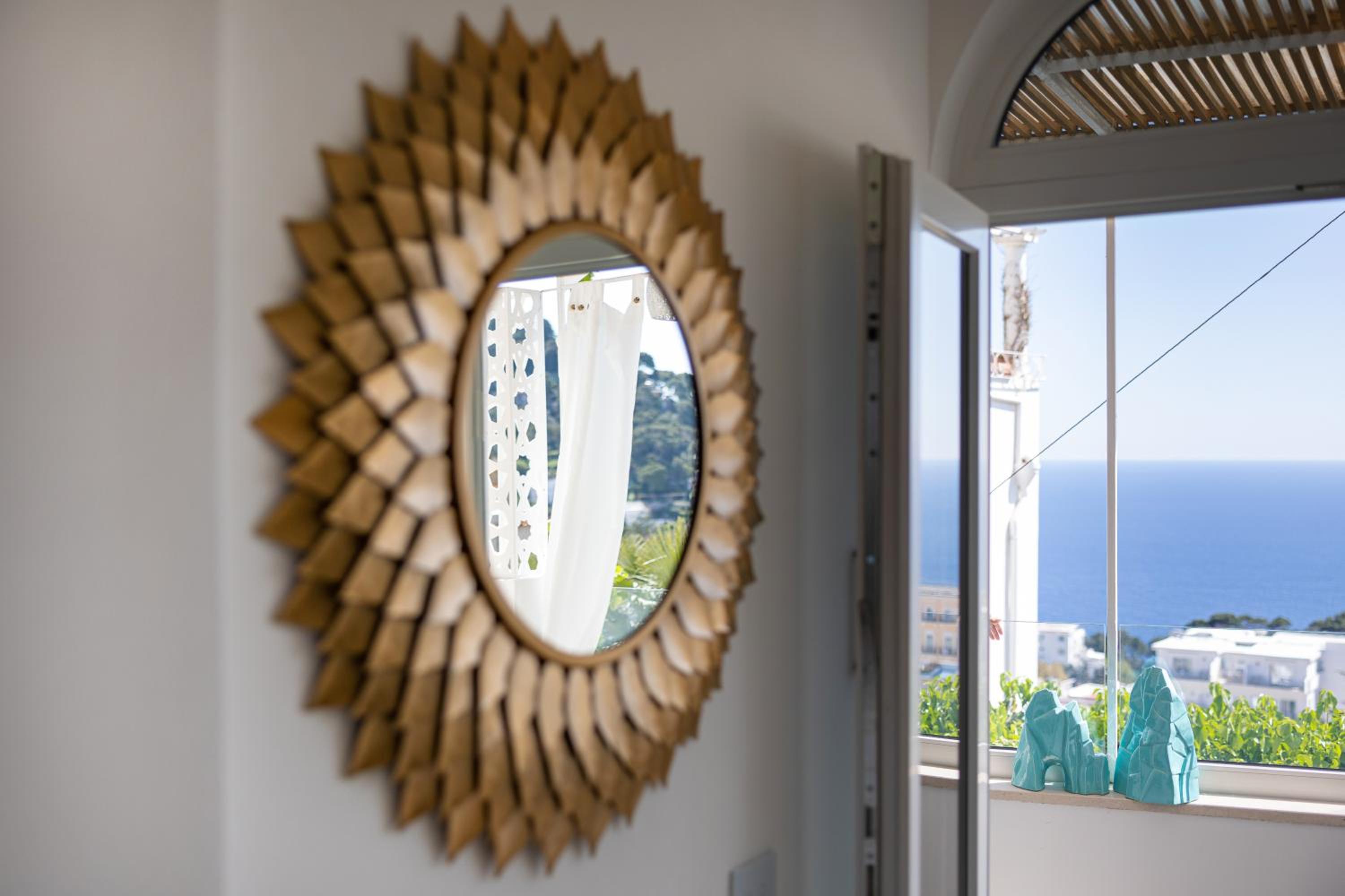 Deluxe Suite with Sea View photo 2
