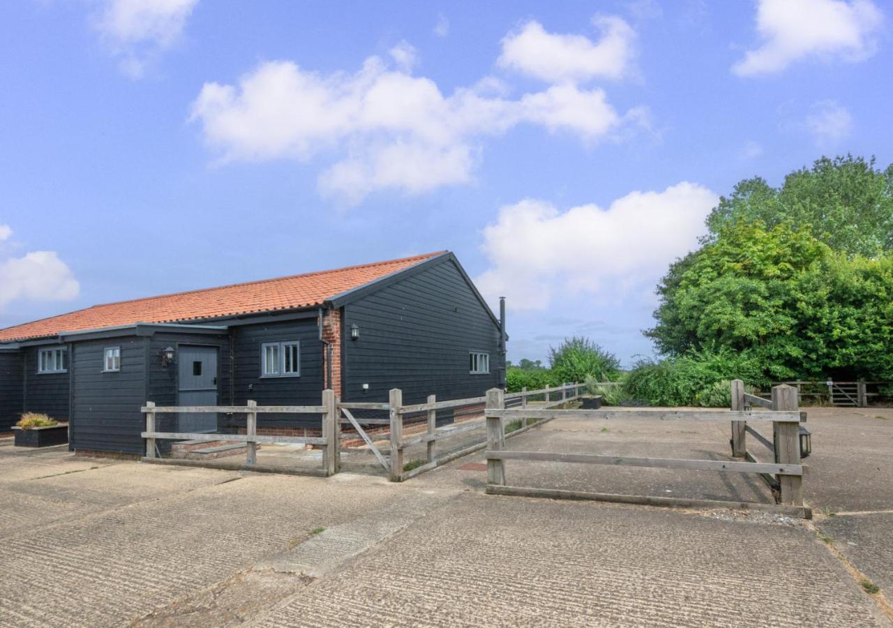 Five-Bedroom House photo 2