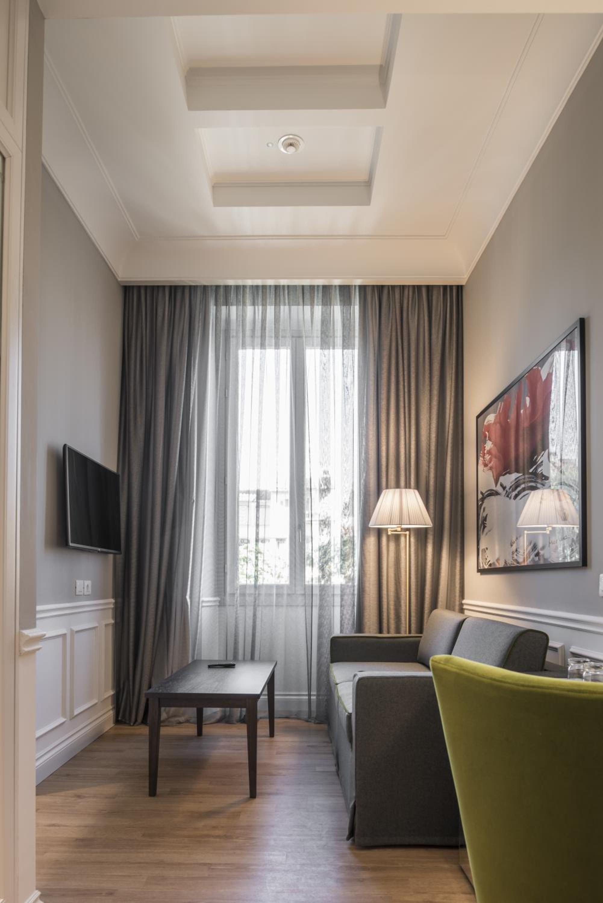 Junior Suite with Spa Access - Photo 4