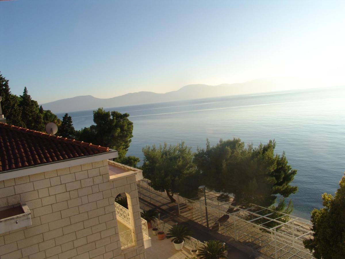 Apartment with Balcony photo 2