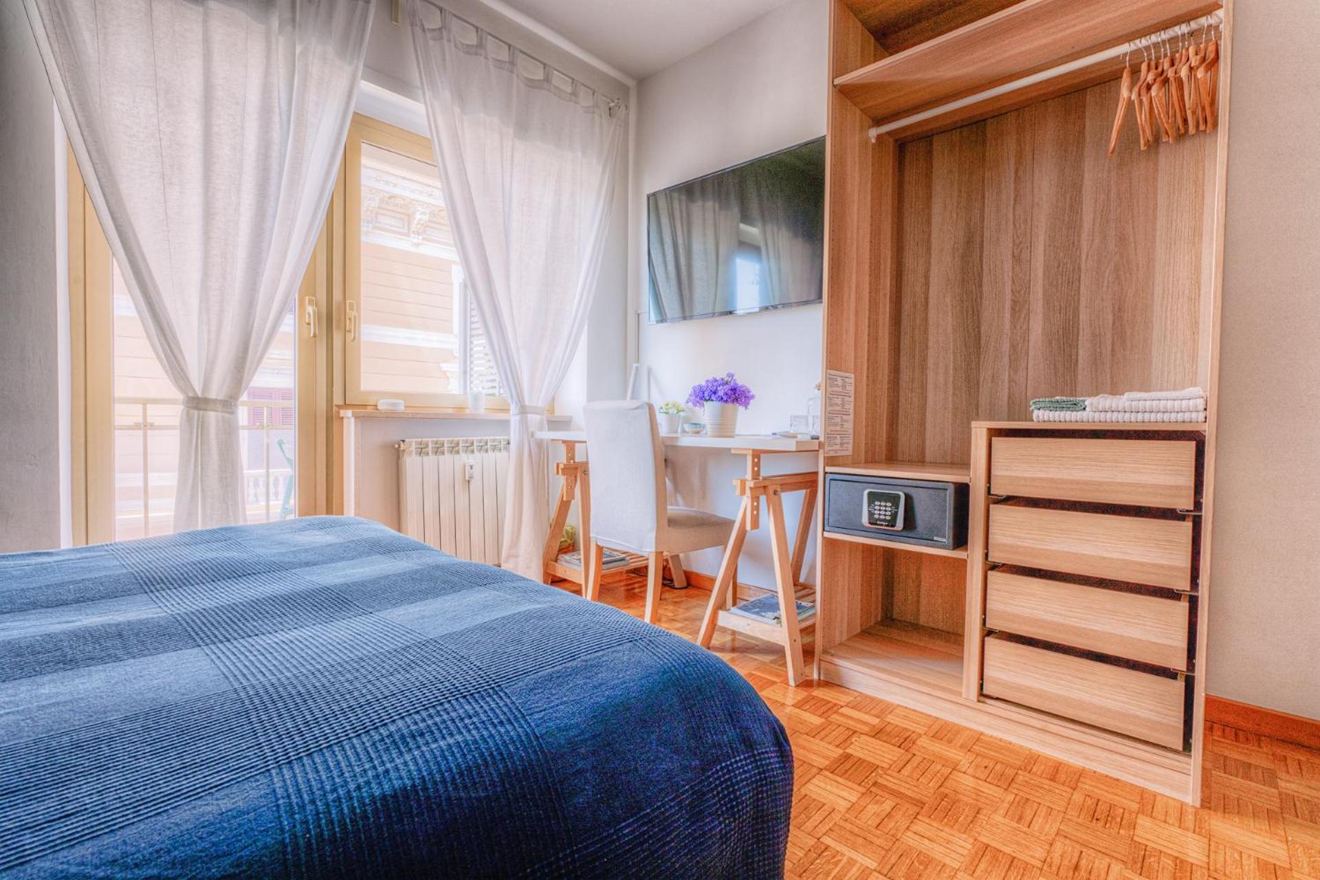 Double Room with Private External Bathroom photo 3