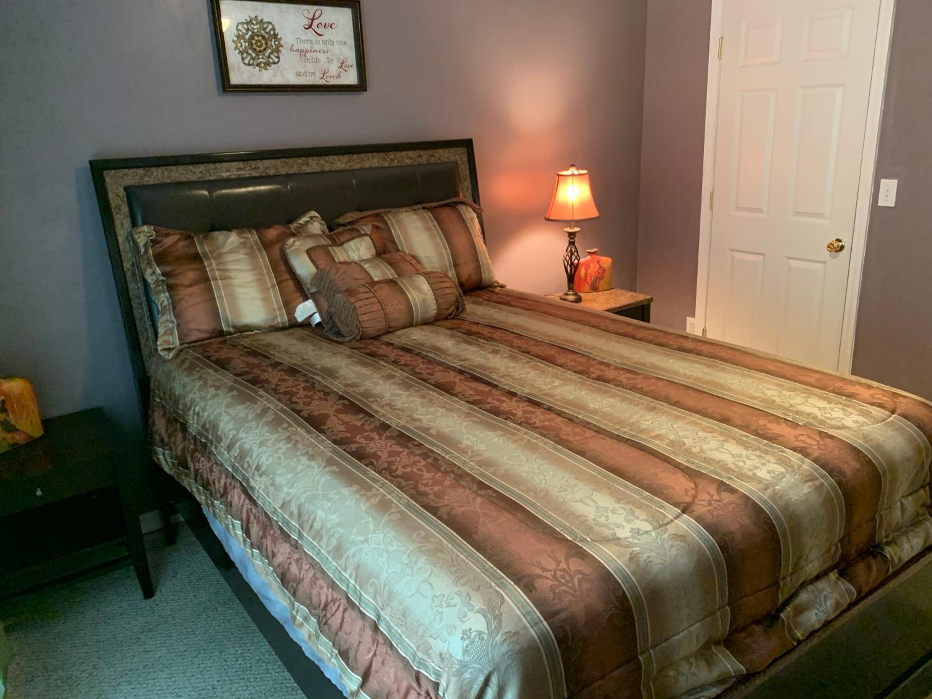 Deluxe Queen Room