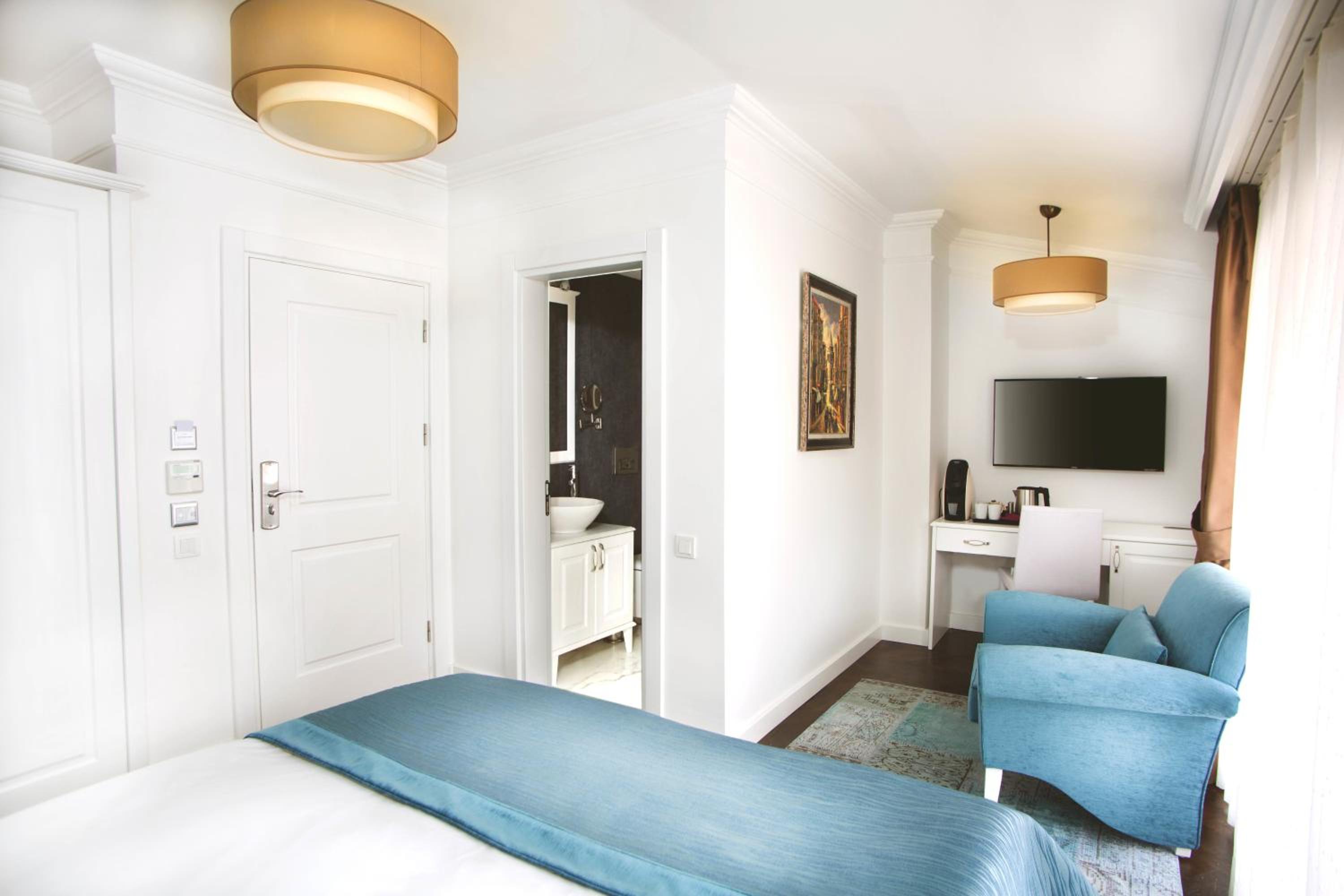 Standard Double or Twin Room photo 1