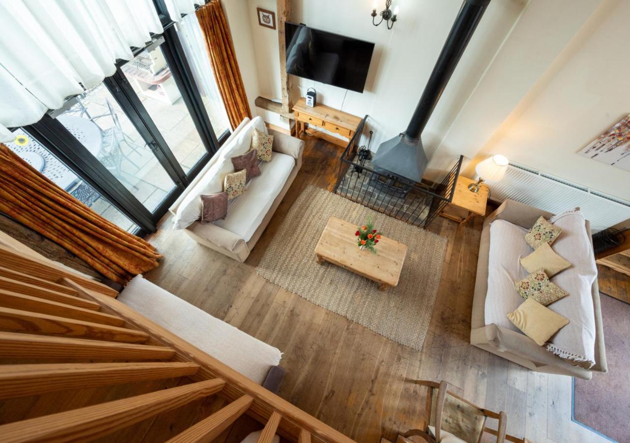 Ten-Bedroom House photo 2