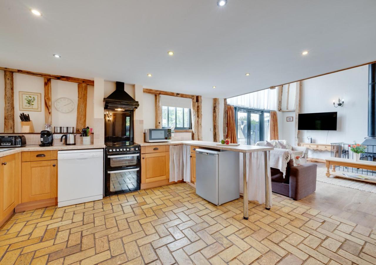 Ten-Bedroom House photo 3