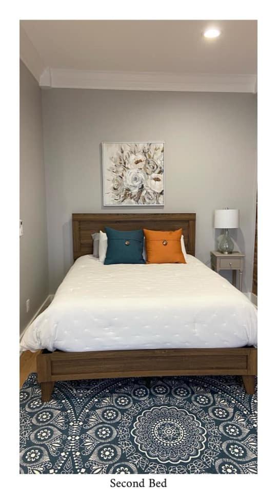 Deluxe King Suite photo 1