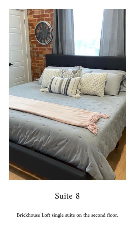 Deluxe King Suite photo 1