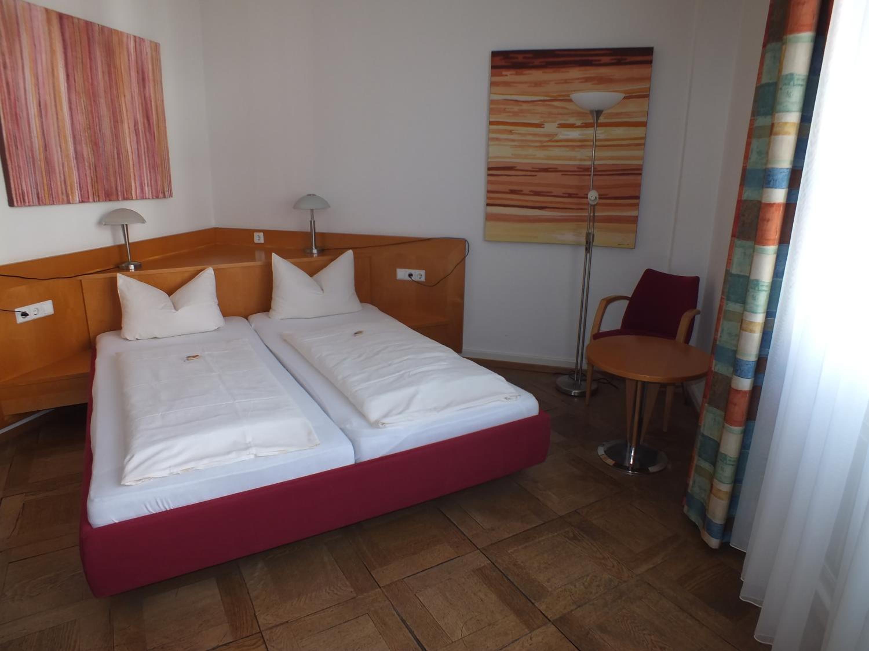 Double Room thumbnail 5