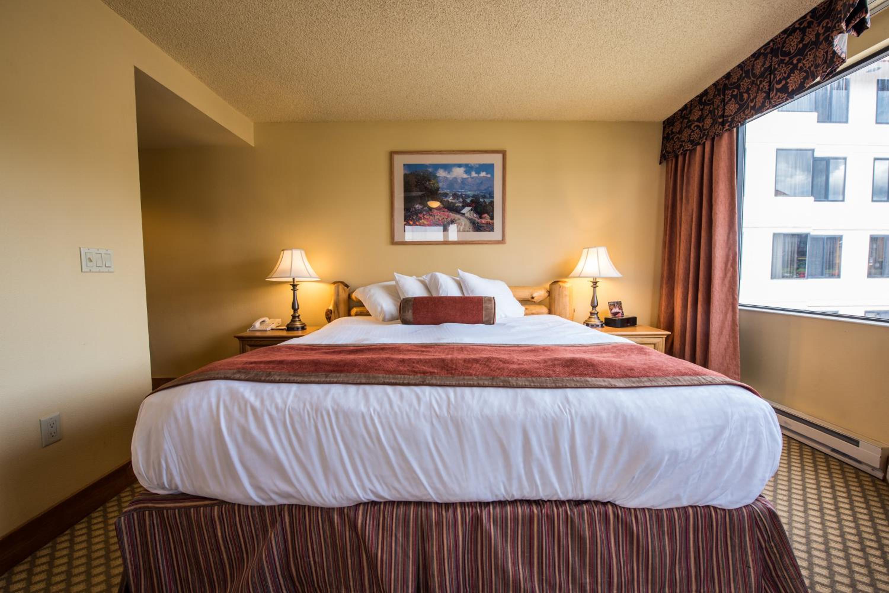 Standard King Room - Photo 11
