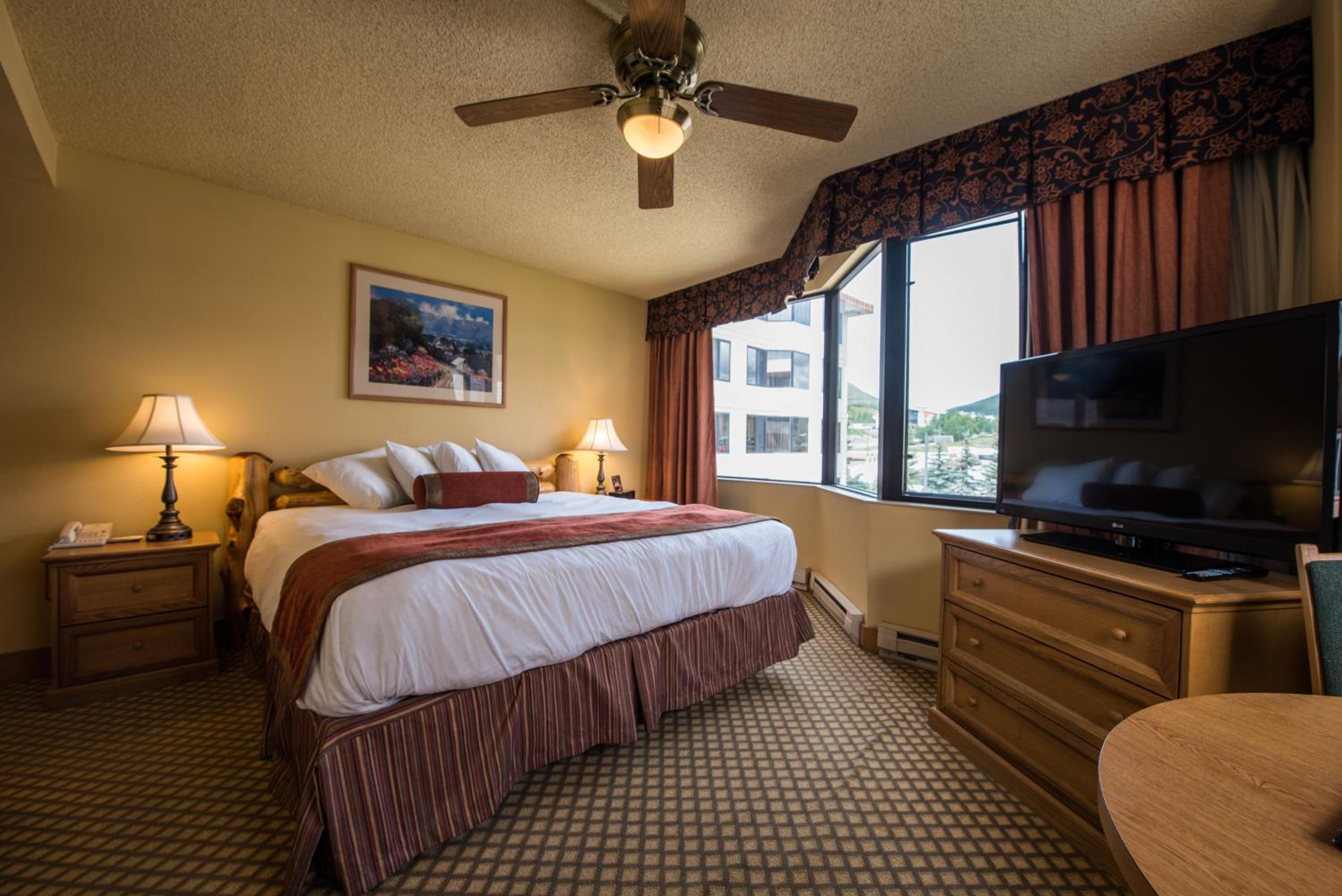 Standard King Room - Photo 12