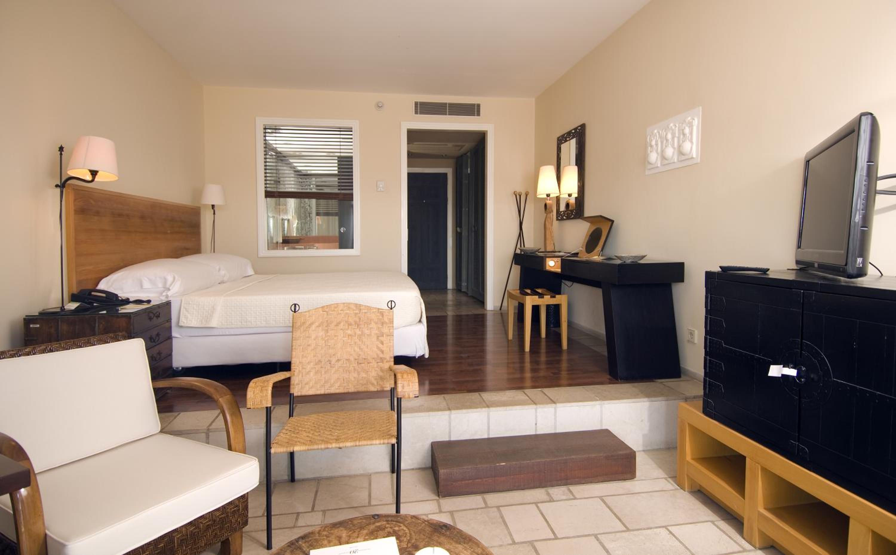 Deluxe Room - Photo 10