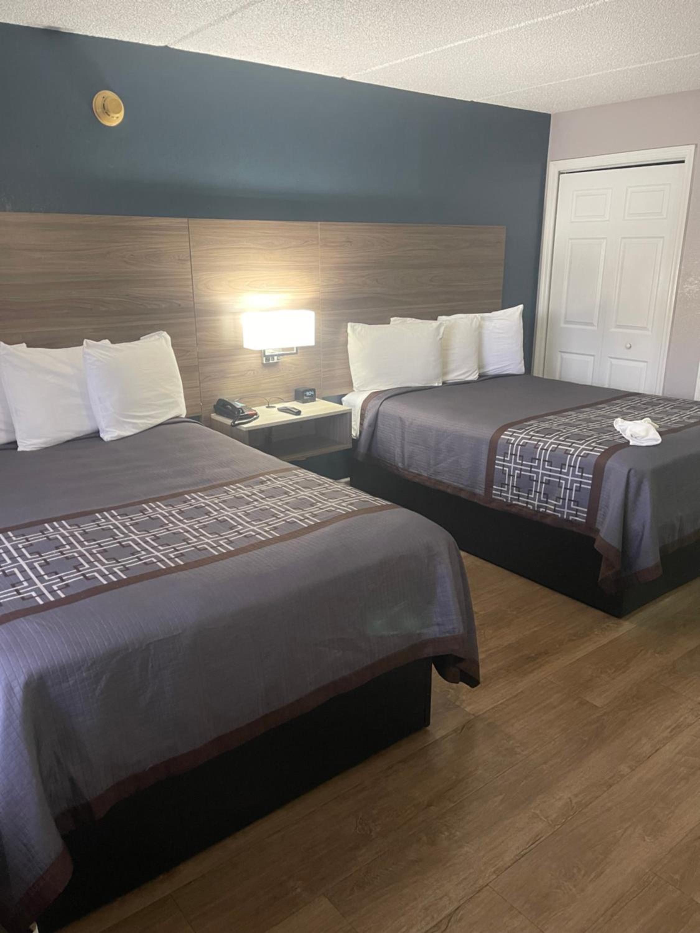 Deluxe Double Room with Two Double Beds - Non-Smoking - Photo 2