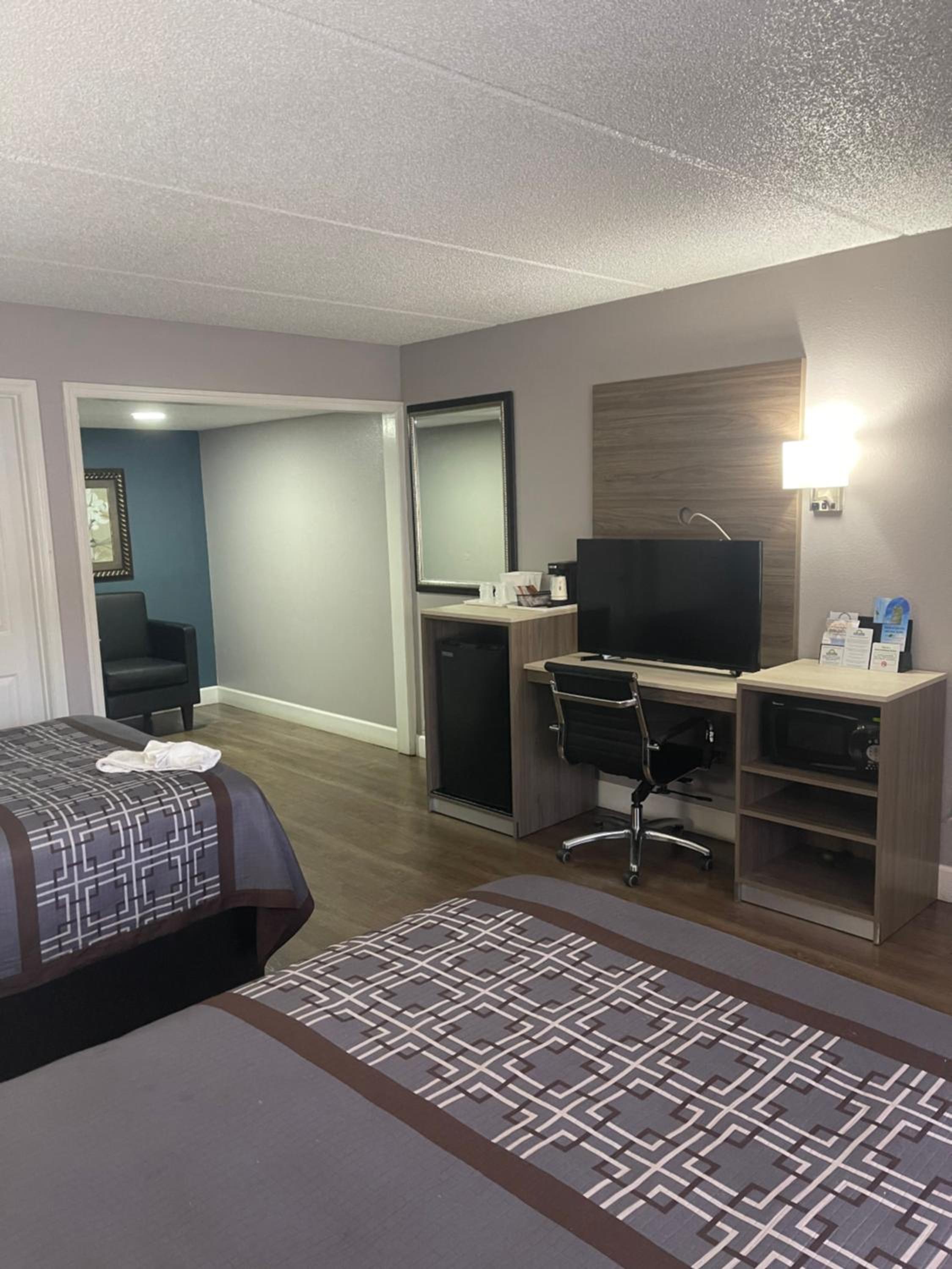 Deluxe Double Room with Two Double Beds - Non-Smoking - Photo 1