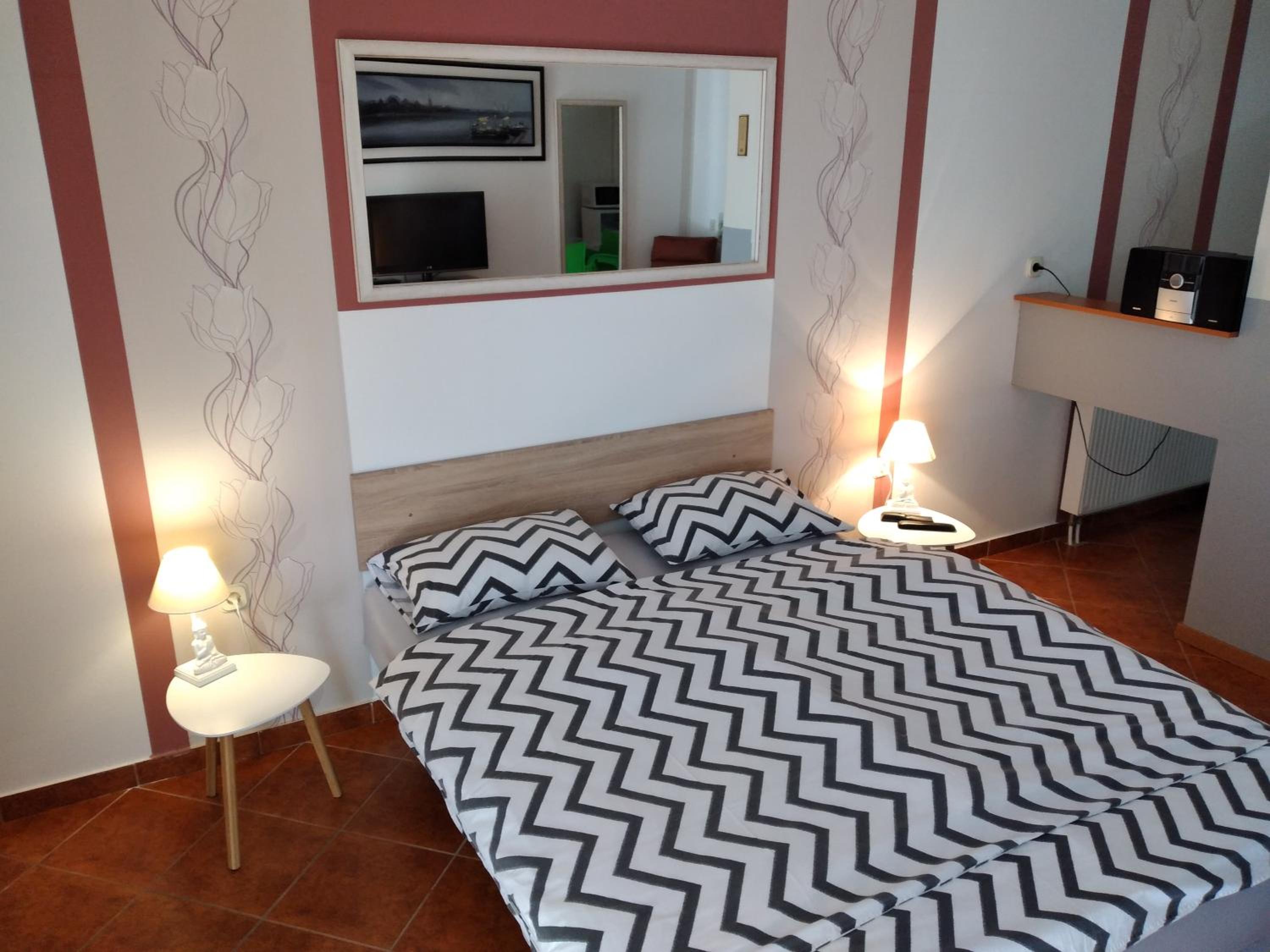 Apartment with Terrace - Photo 1