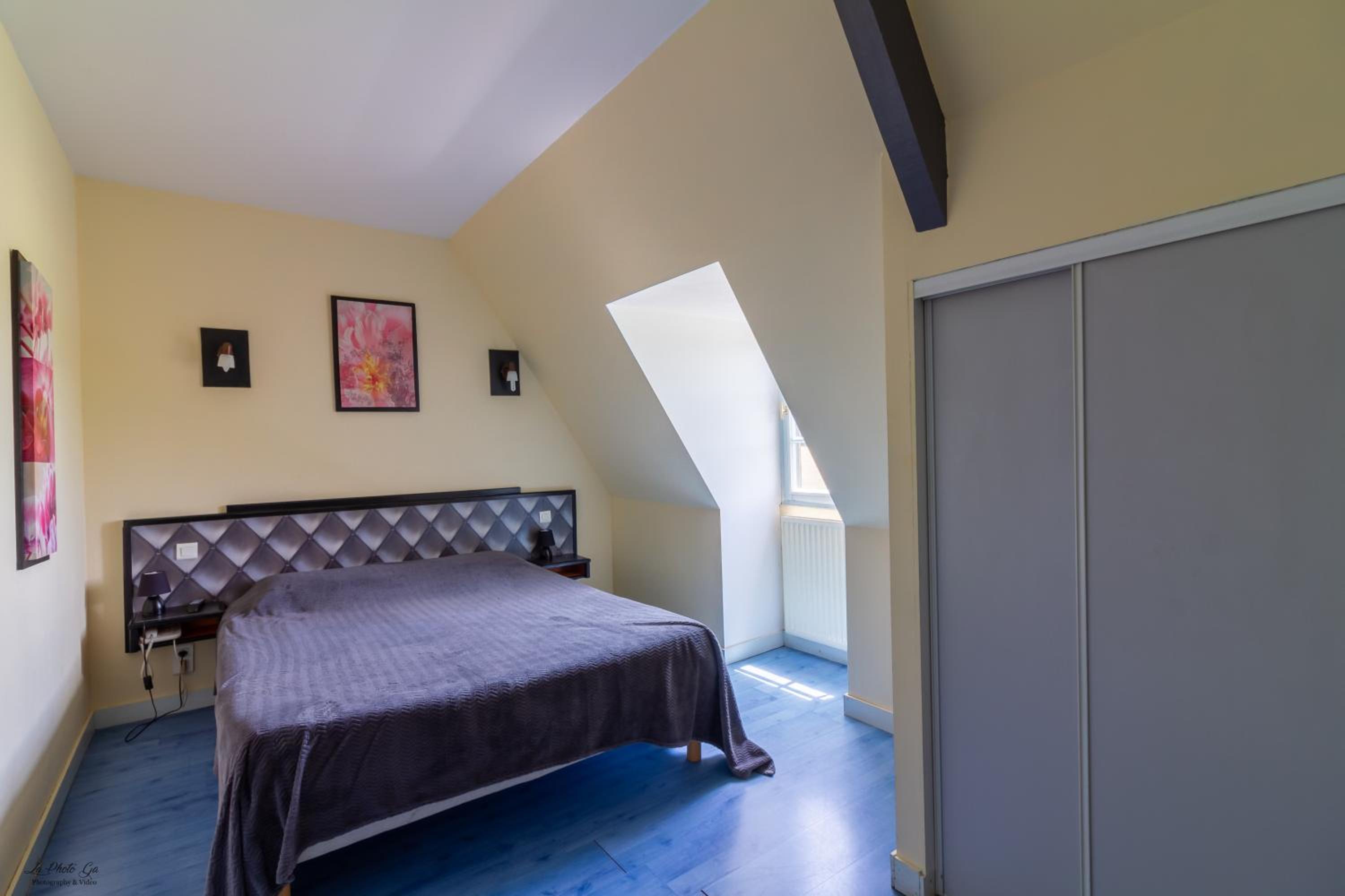 Standard Double Room - Photo 8
