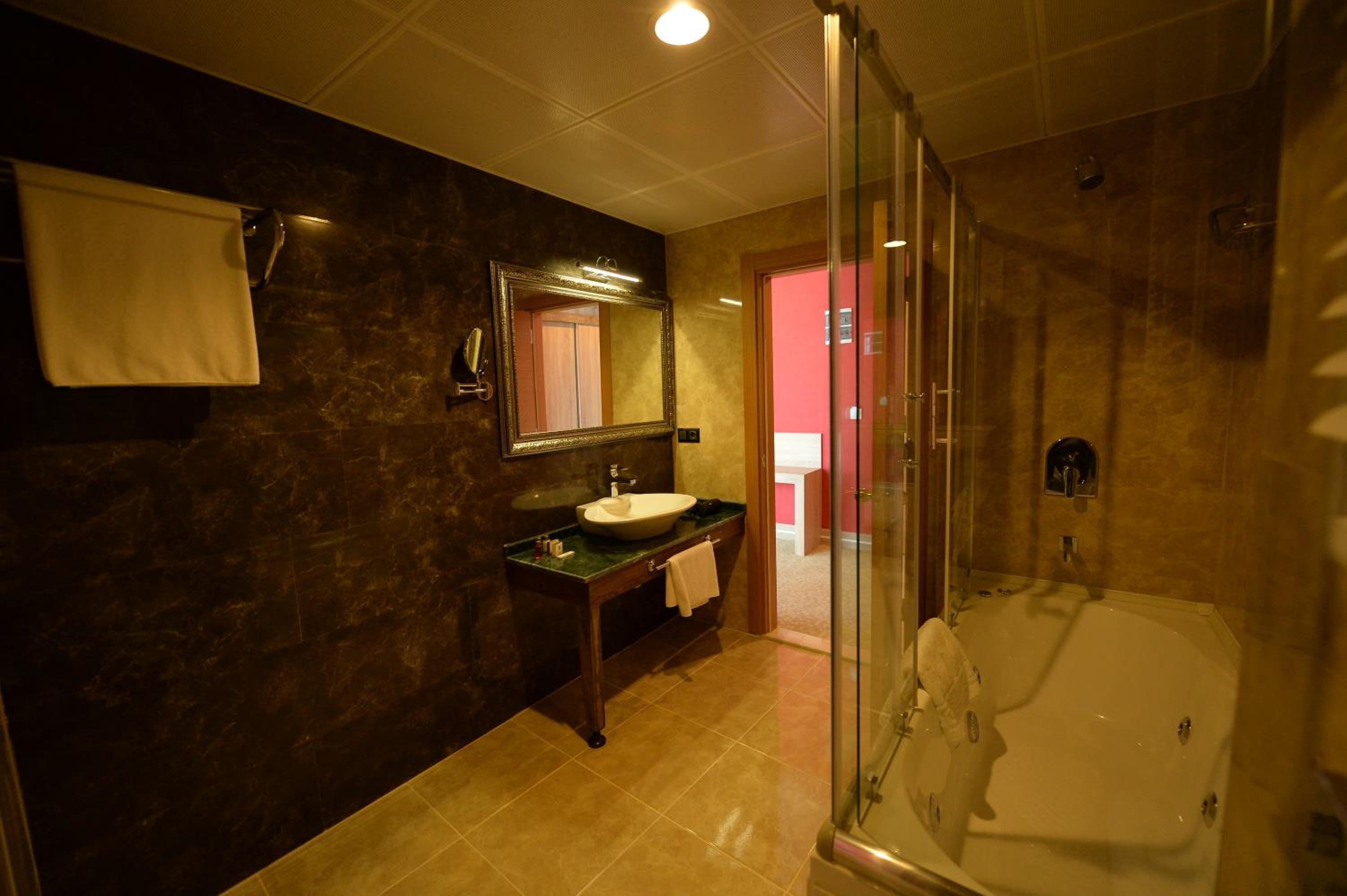 Deluxe Junior Suite photo 2