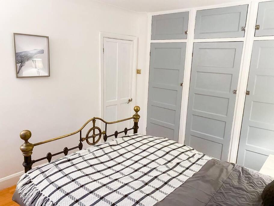 Three-Bedroom House photo 2