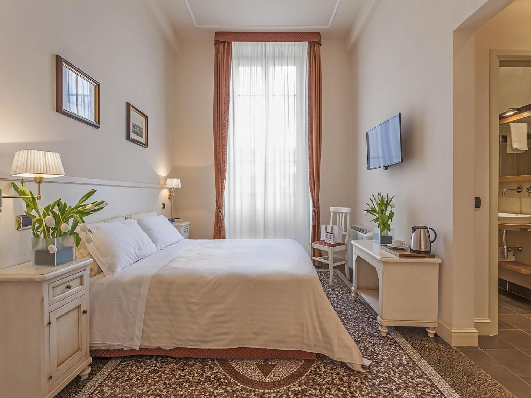 Double or Twin Room photo 3