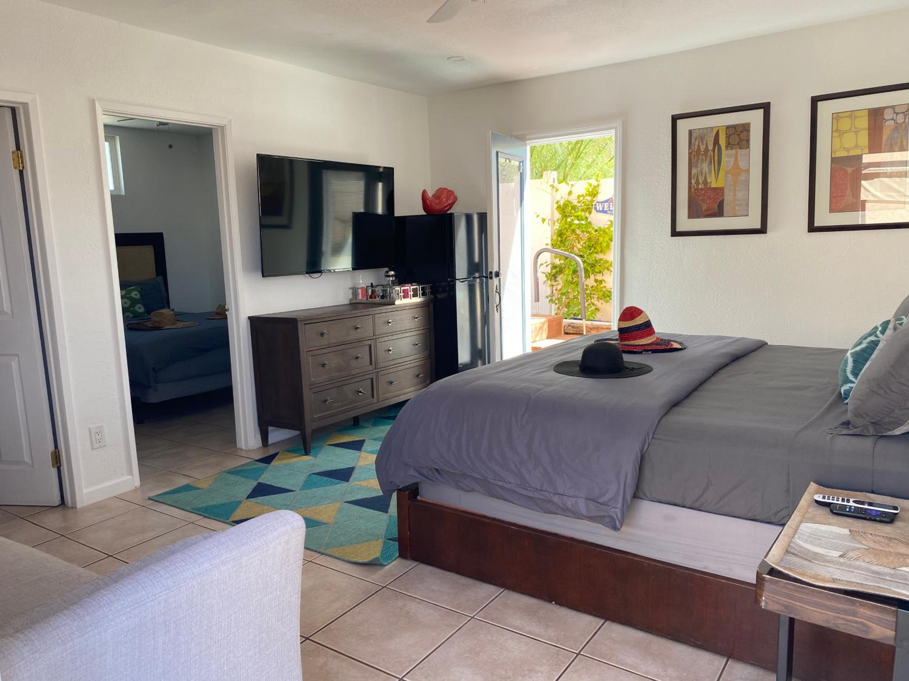 Double Room with Patio - Photo 13