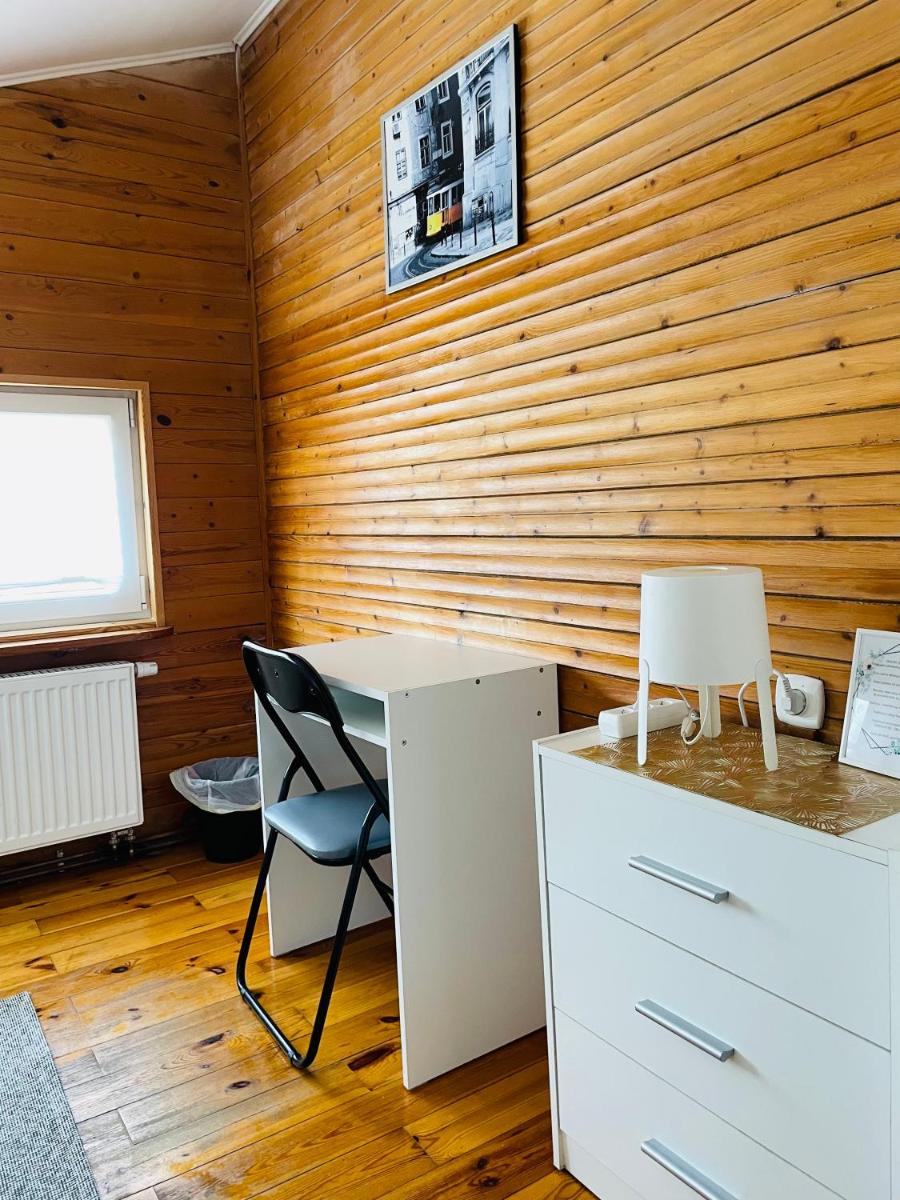 Small Single Room with Shared Bathroom photo 3