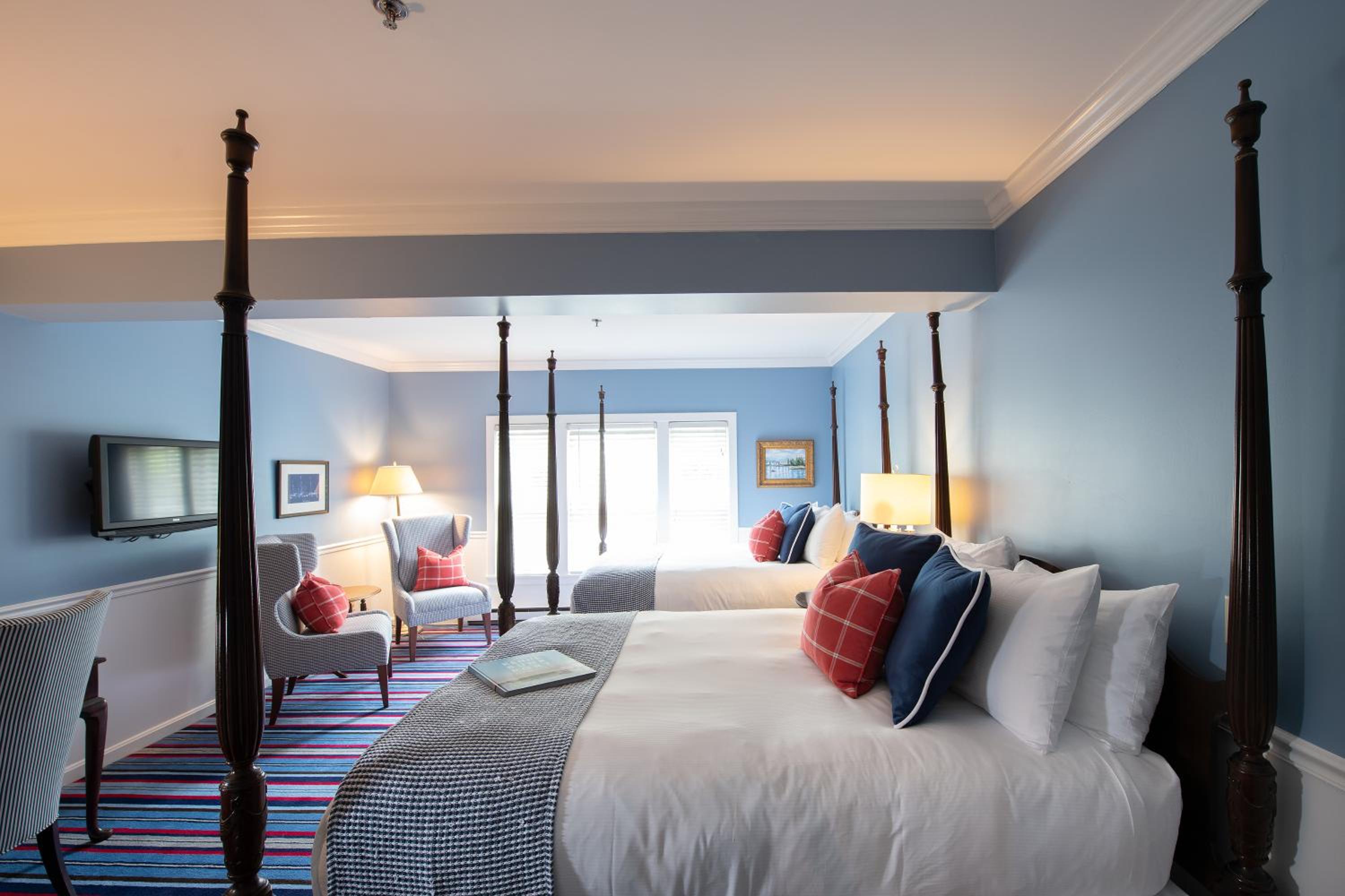 Dock Square Room with Two Queen Beds photo 3