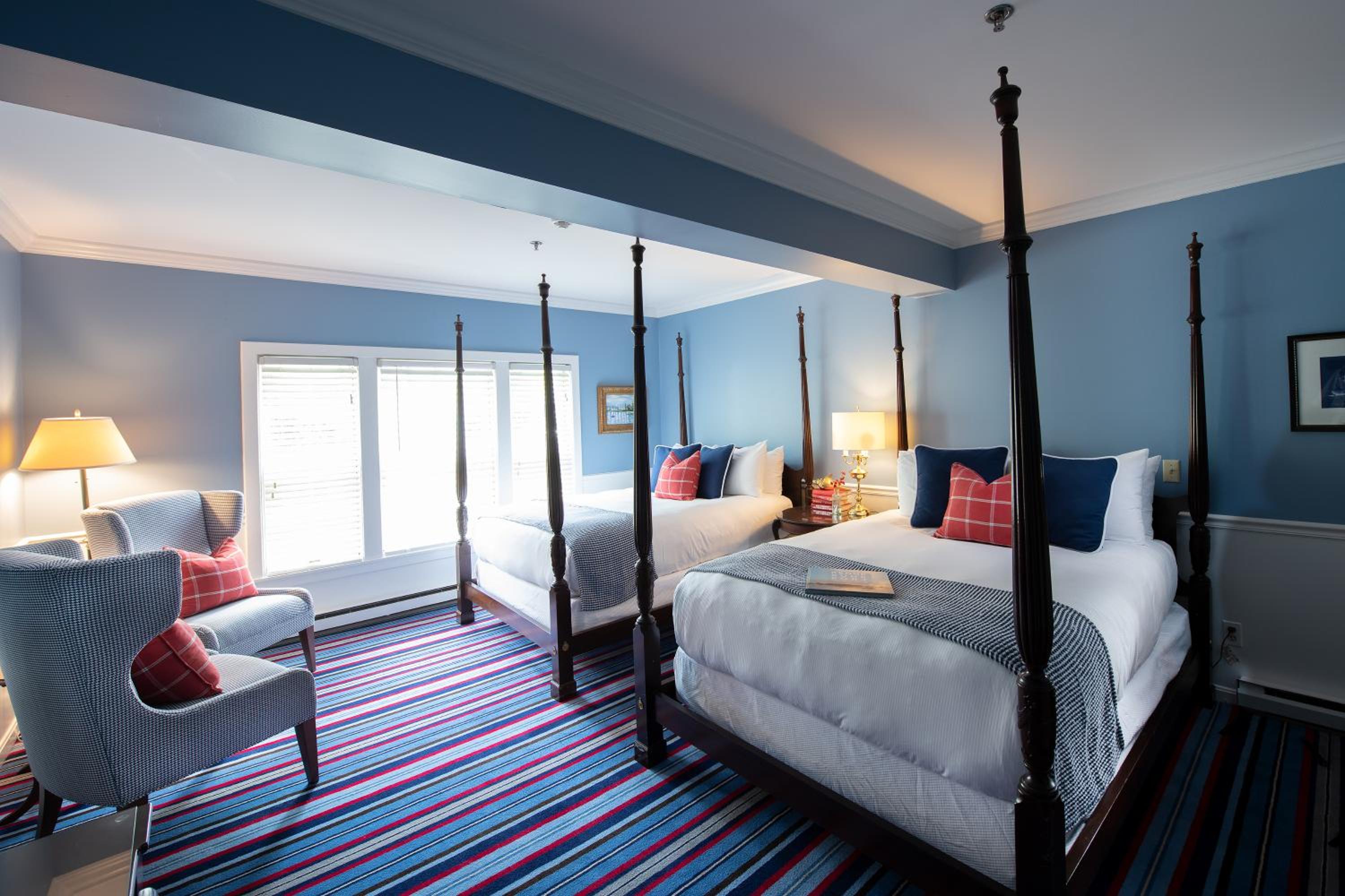 Dock Square Room with Two Queen Beds photo 2
