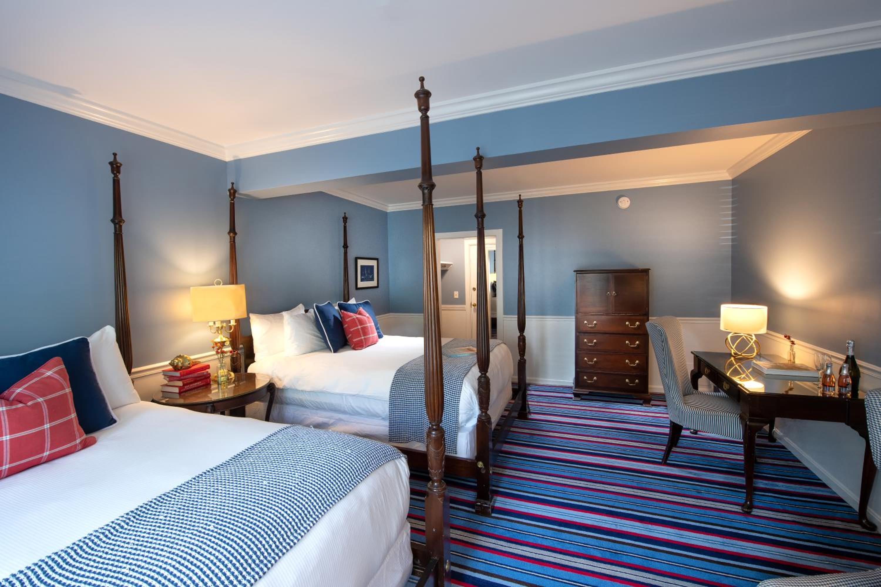 Dock Square Room with Two Queen Beds photo 1