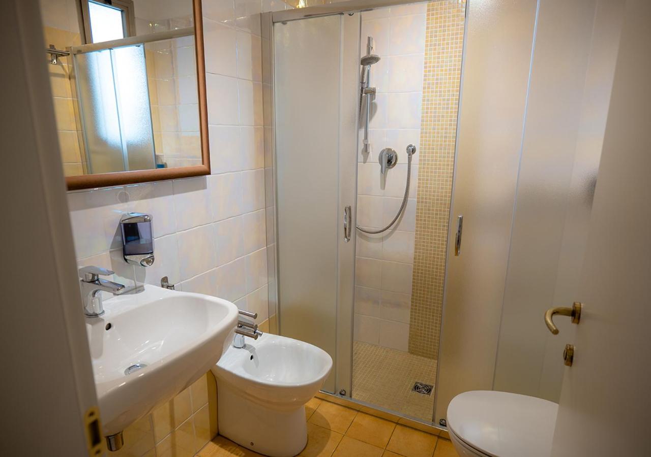 Triple Room with Balcony - Photo 2