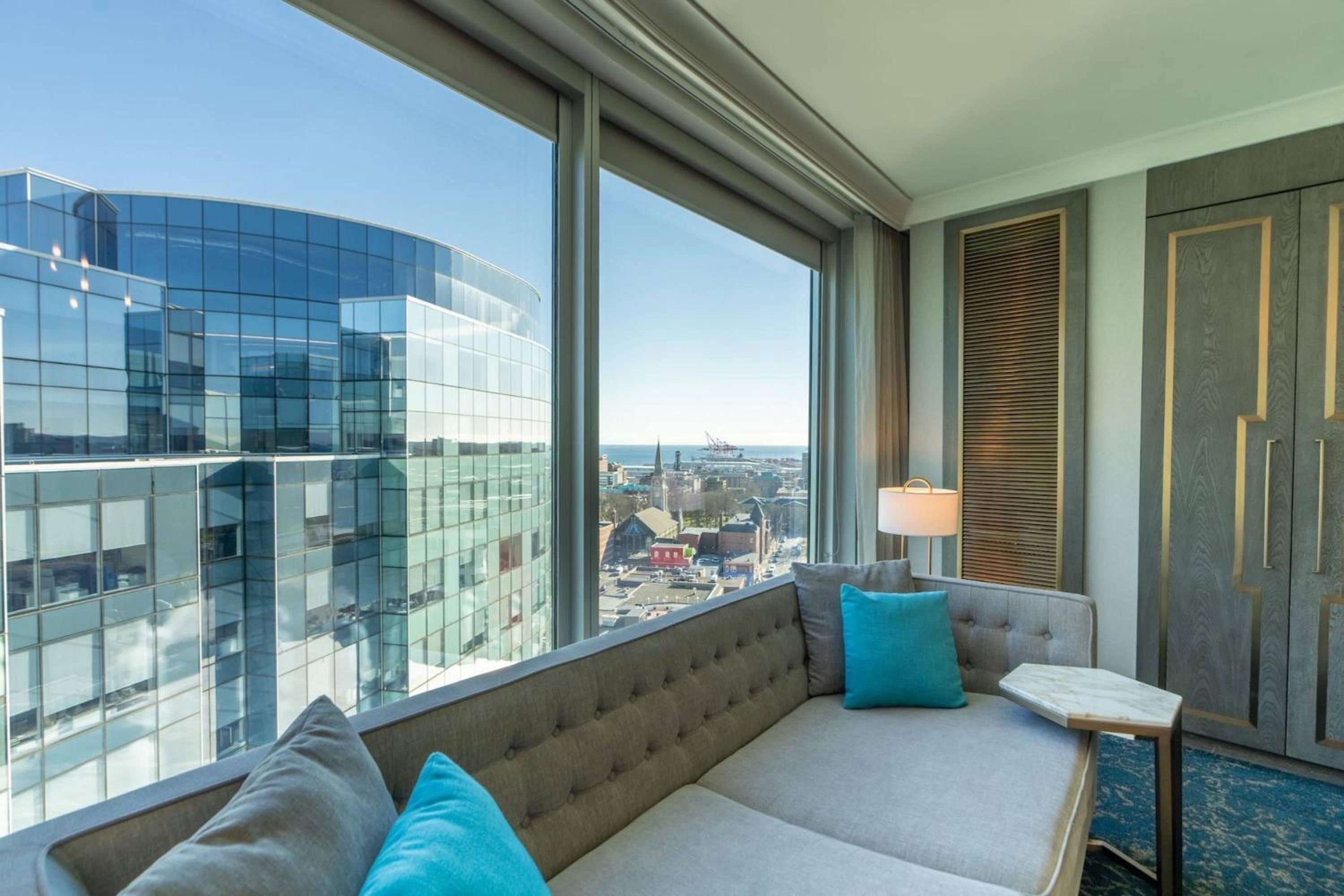 Premium Studio, 1 King Bed, Sofa Bed - Photo 3