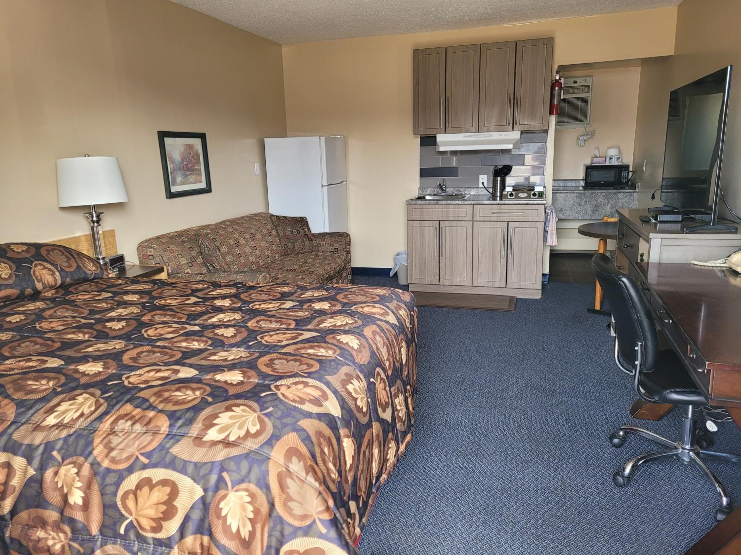 Queen Room photo 2