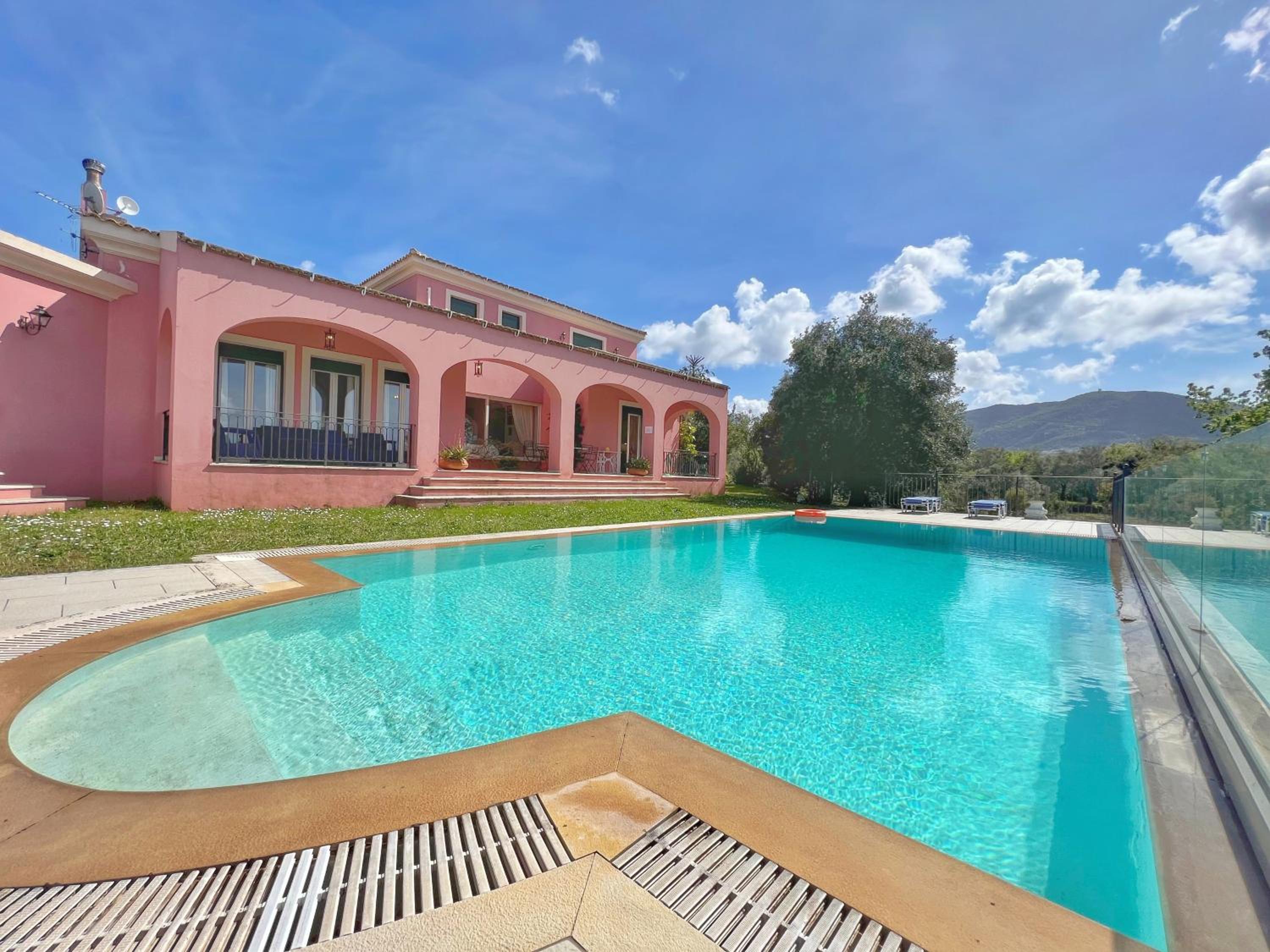 Deluxe Villa photo 2