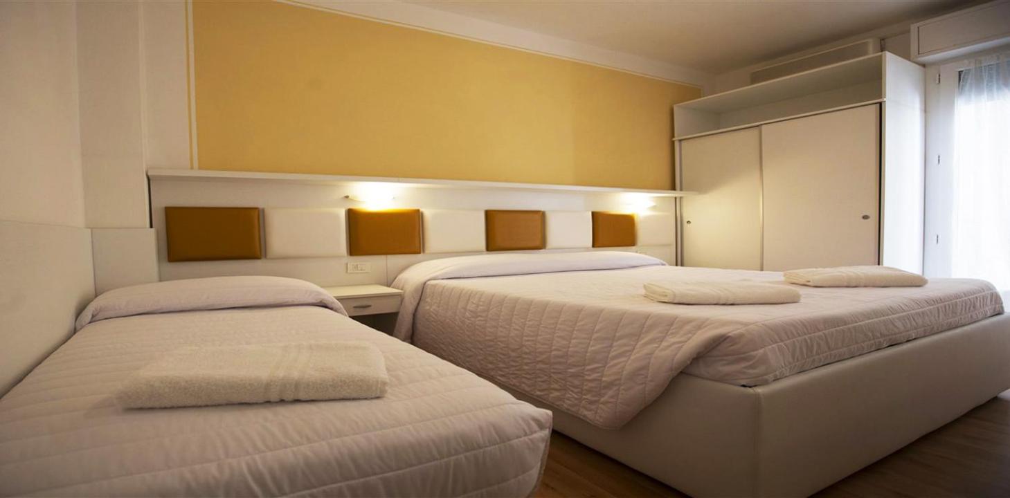Triple Room with Balcony - Photo 1