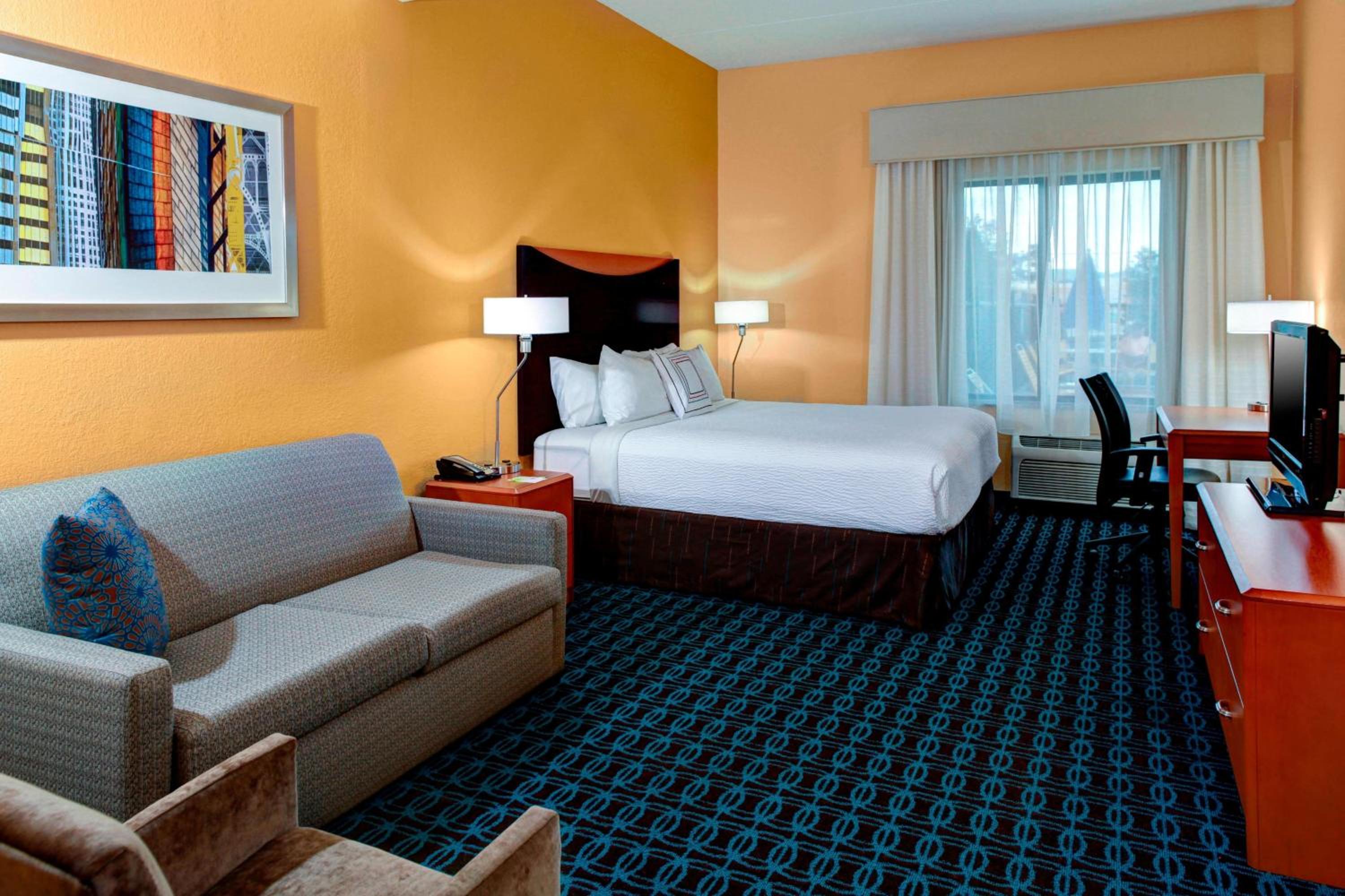 King Room with Sofa Bed - Photo 2