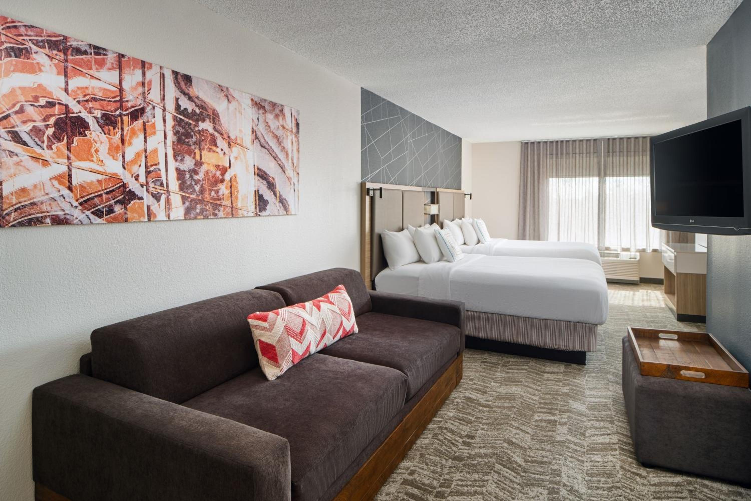 Queen Studio Suite with Trundle Bed - Hearing Accessible