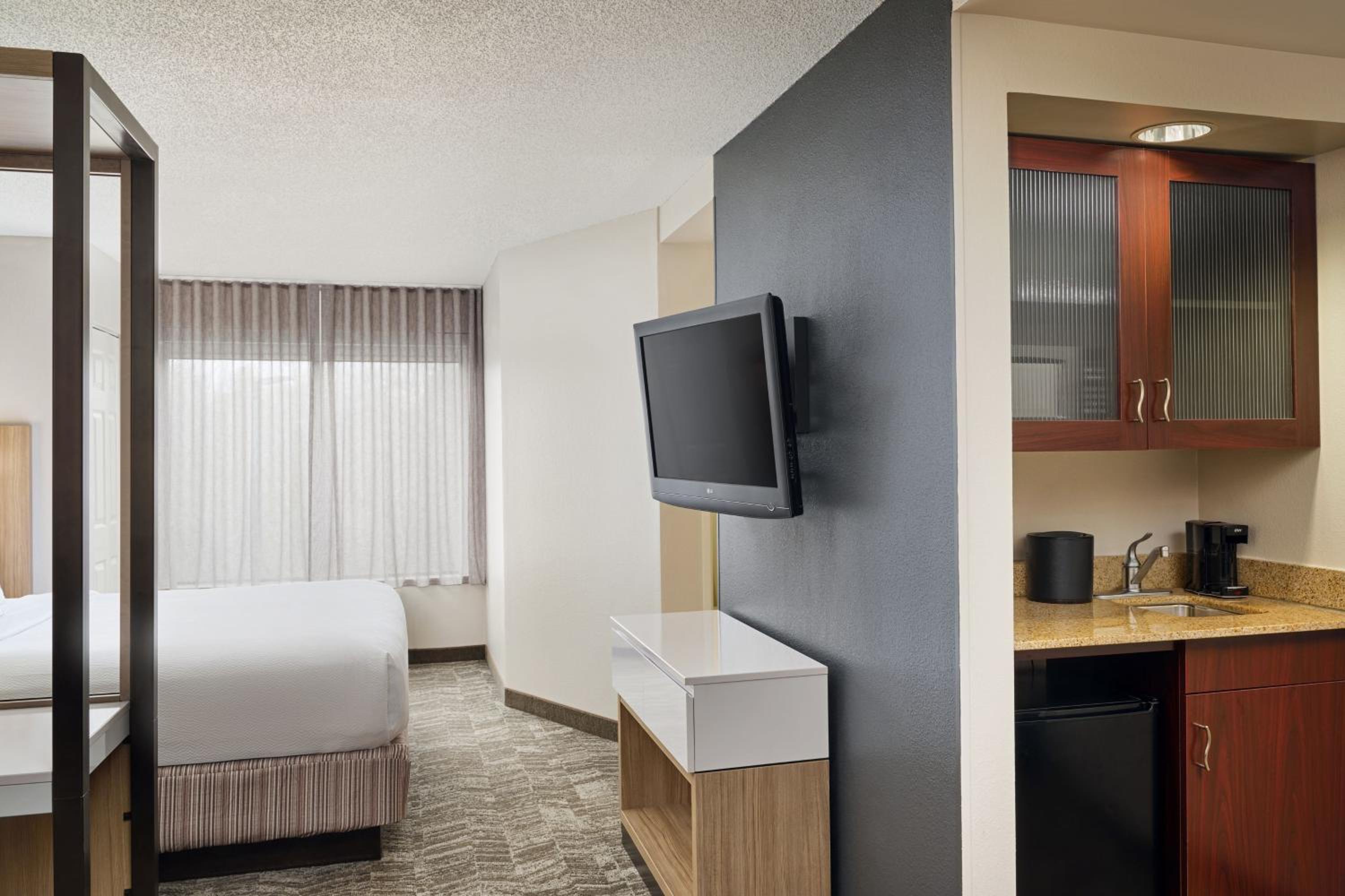Studio, Executive Suite, 1 King (Hearing Accessible) photo 3