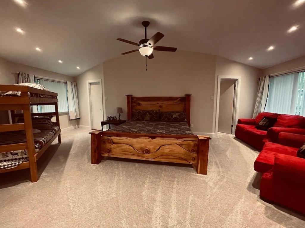 Four-Bedroom House photo 3