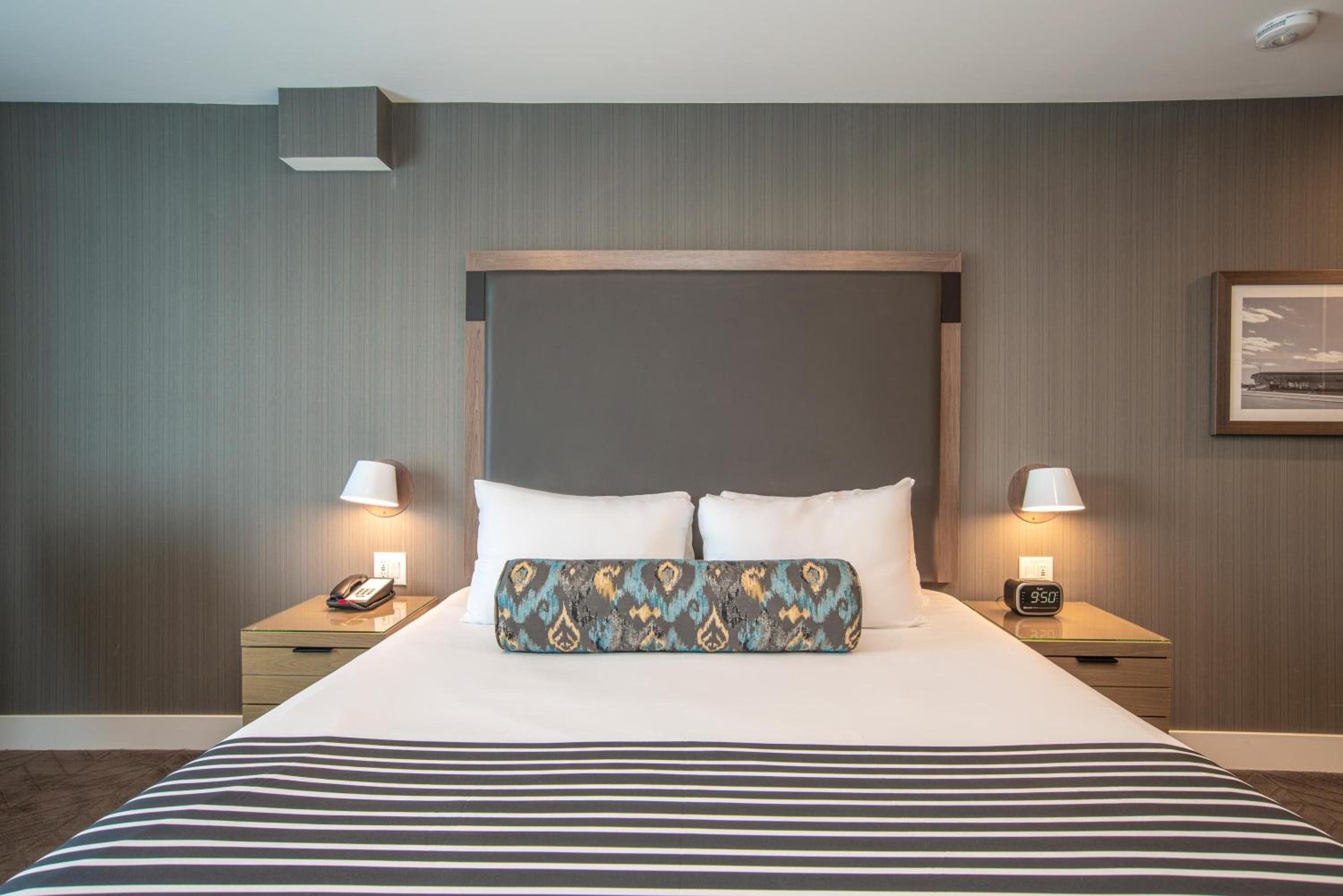 Accessible Room, 1 King Bed thumbnail 5