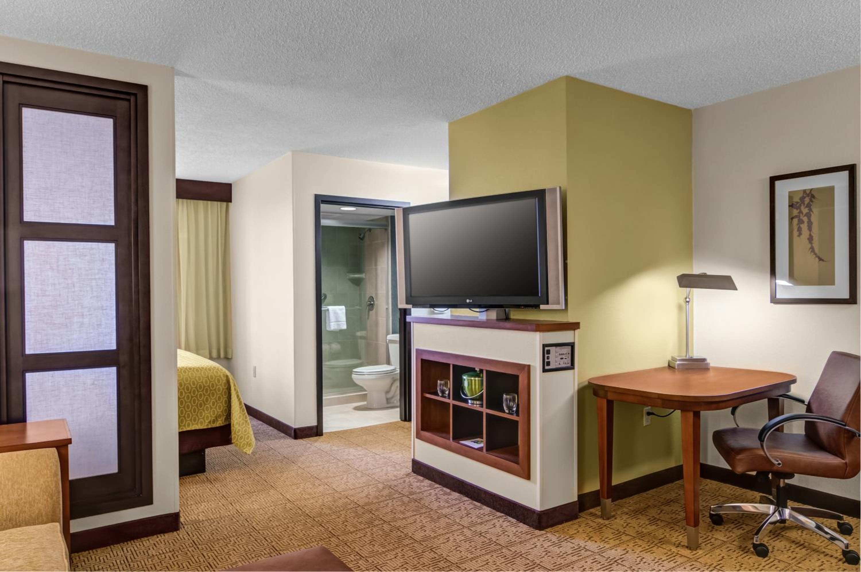 King Room with Sofa Bed - Photo 5