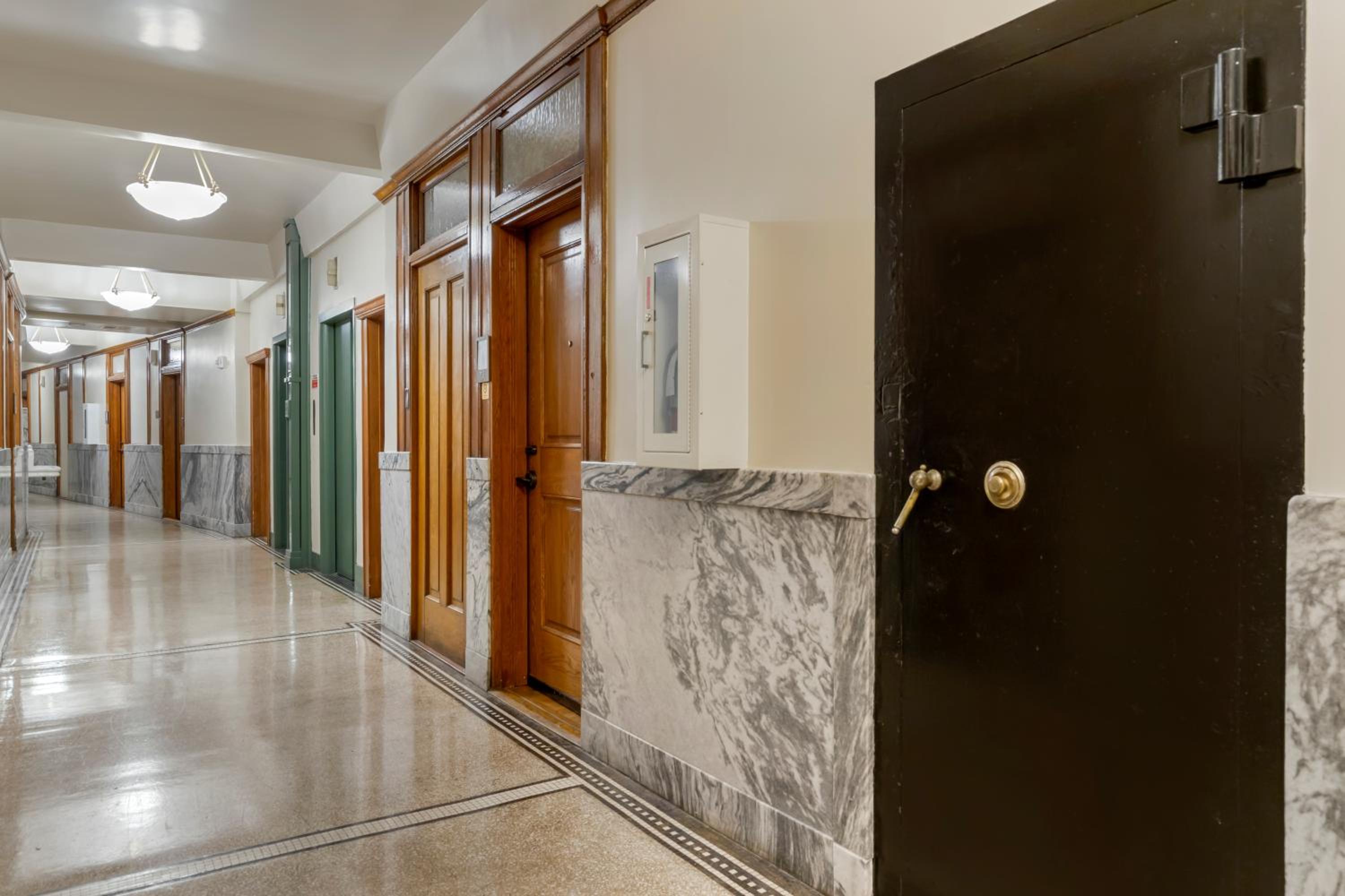 Queen Room - Disability Access - Photo 2