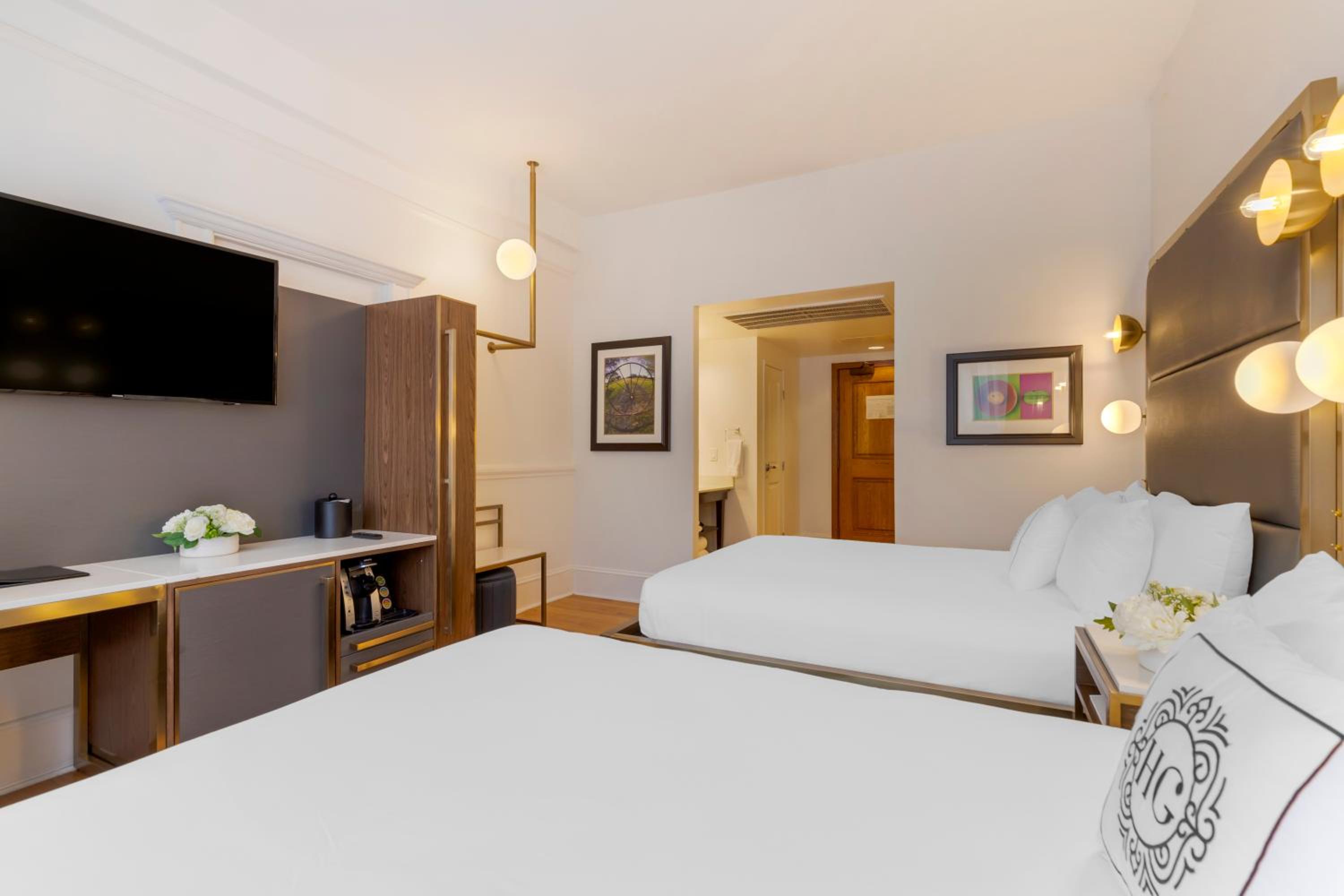Queen Room with Two Queen Beds - Photo 6