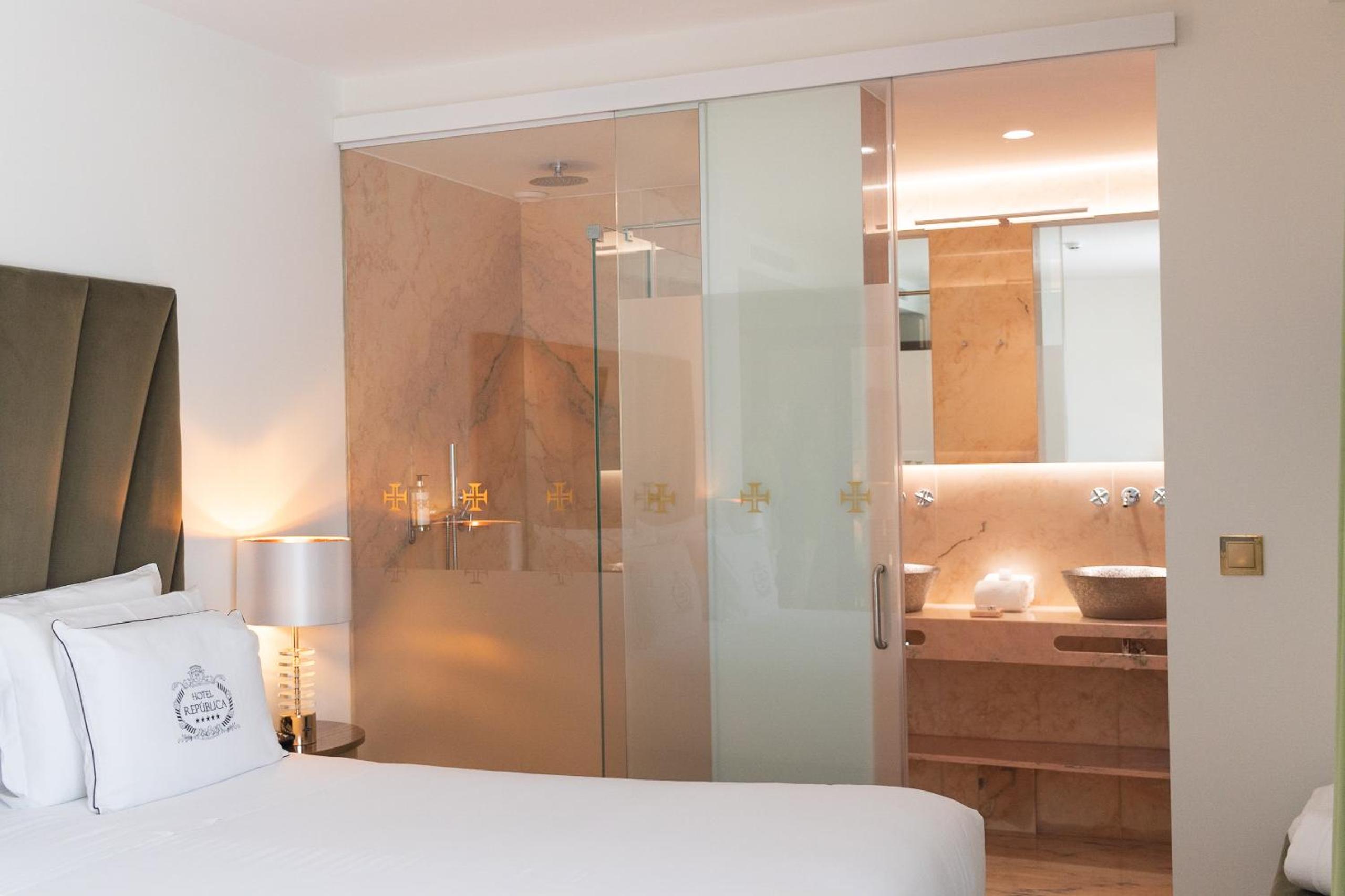 Deluxe Double Room with Balcony - Photo 1