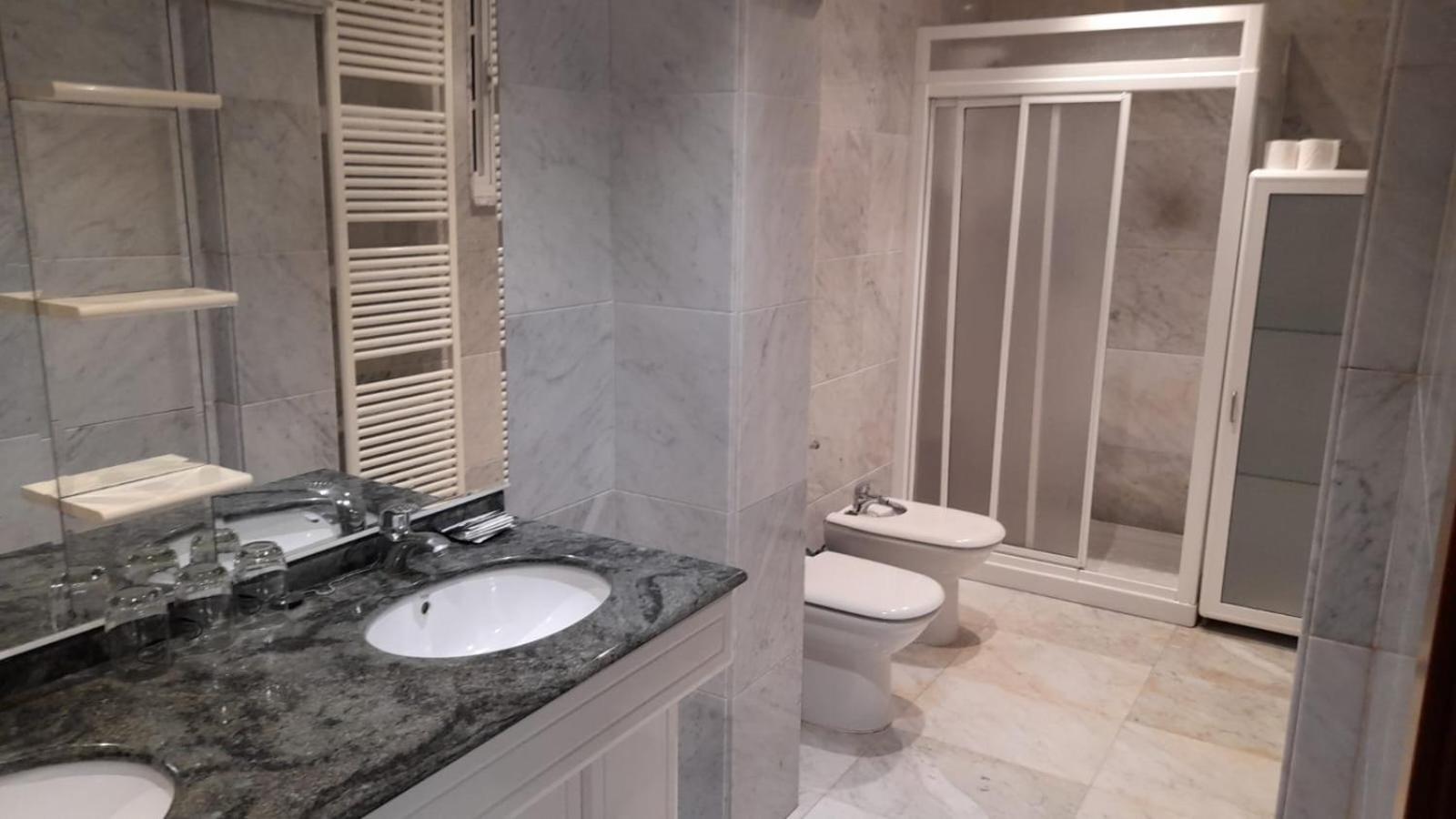 Triple Room with Private Bathroom - Photo 2