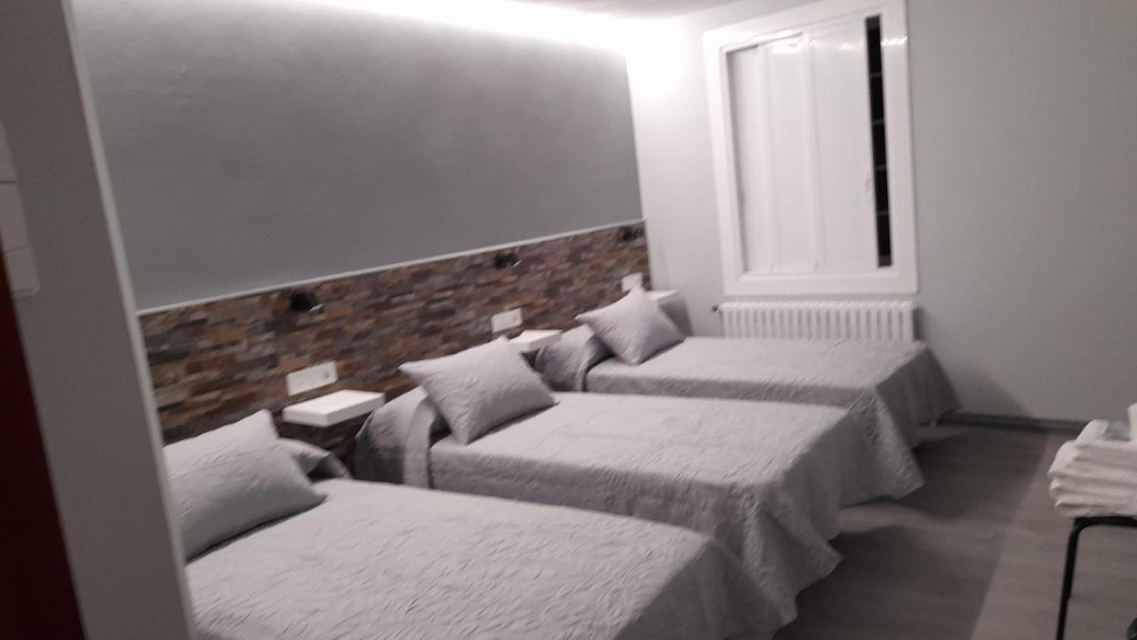 Triple Room with Private Bathroom - Photo 5