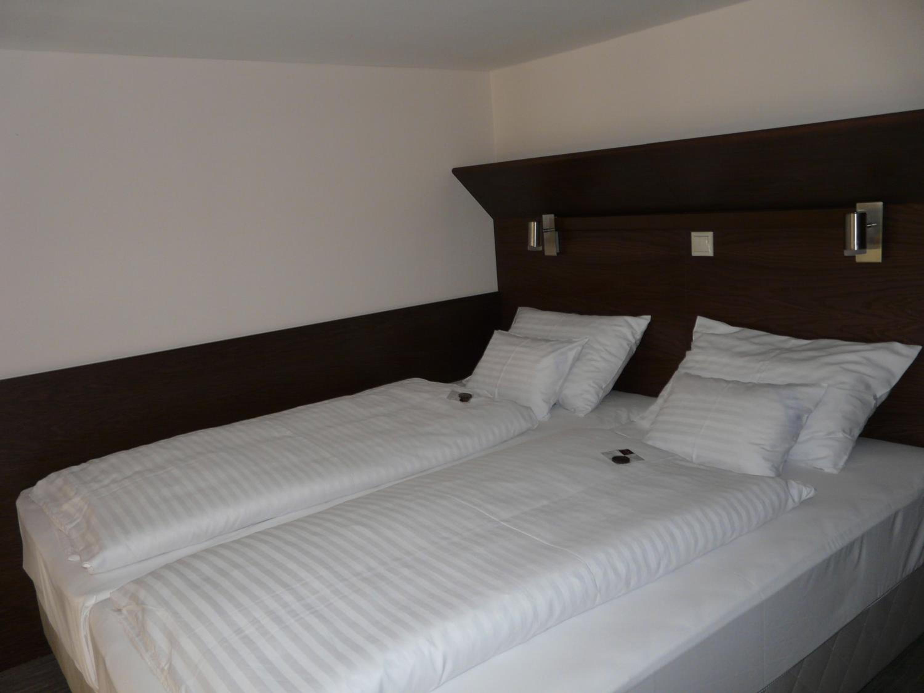 Standard Double or Twin Room - Photo 11