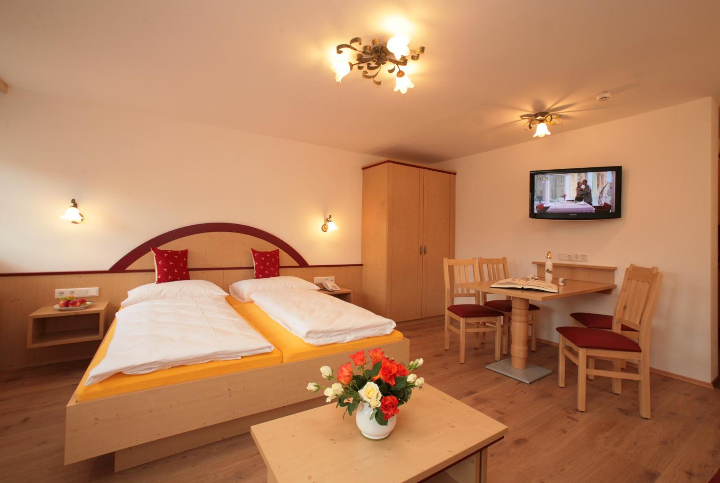 One-Bedroom Apartment - Photo 9