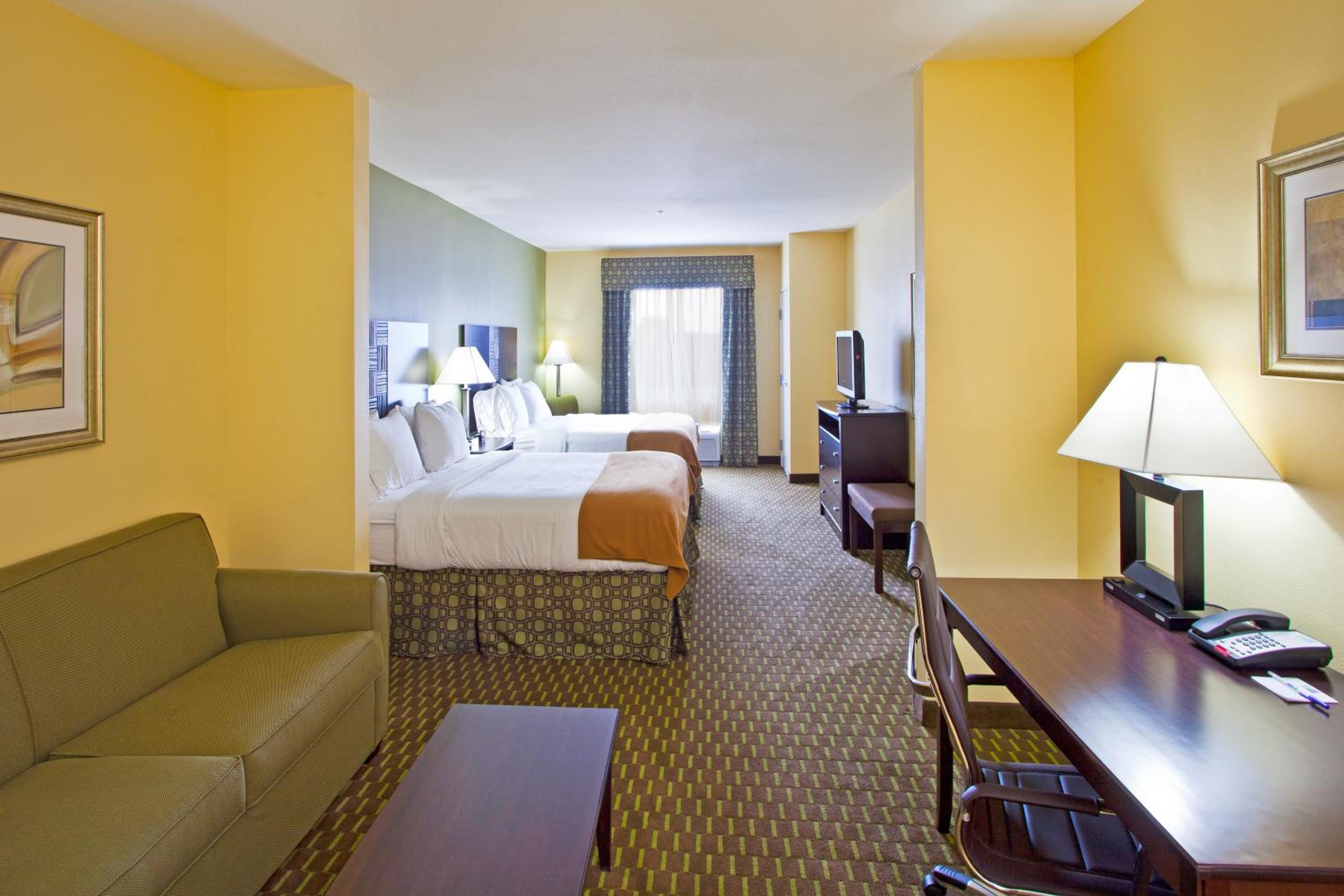 Suite with Two Beds - Non-Smoking
